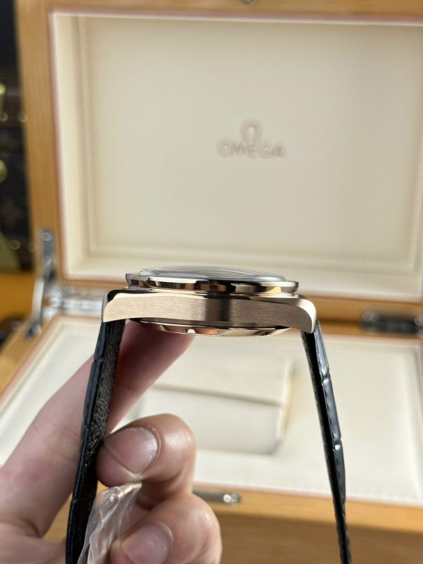 Đồng Hồ Omega SpeedMaster MoonWatch Chế Tác Mặt Đen Nhà Máy RM 44mm (2)