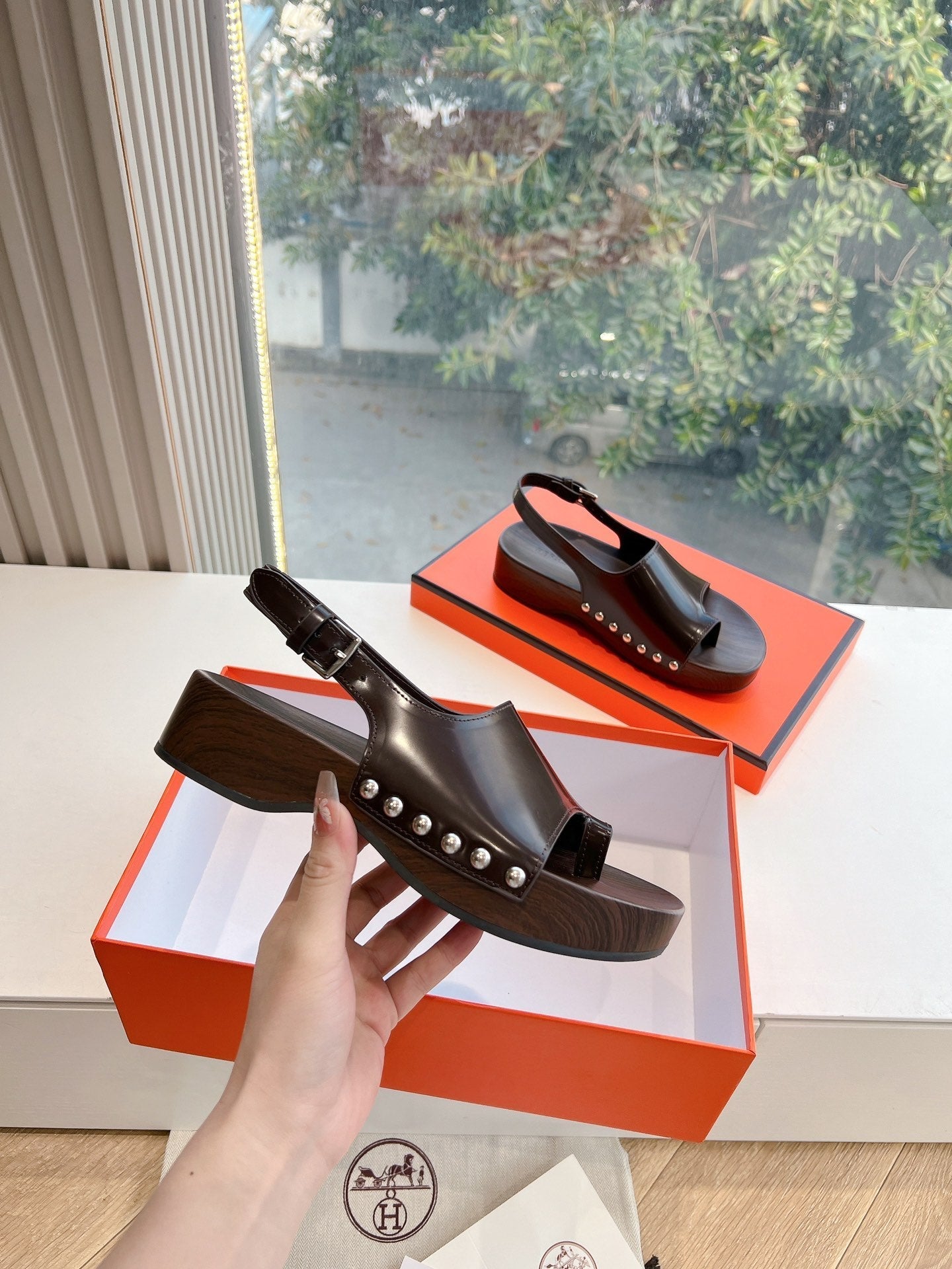 FLAT SANDAL IN BRUNETTE BROWN CALFSKIN、mysite、Cacoeks