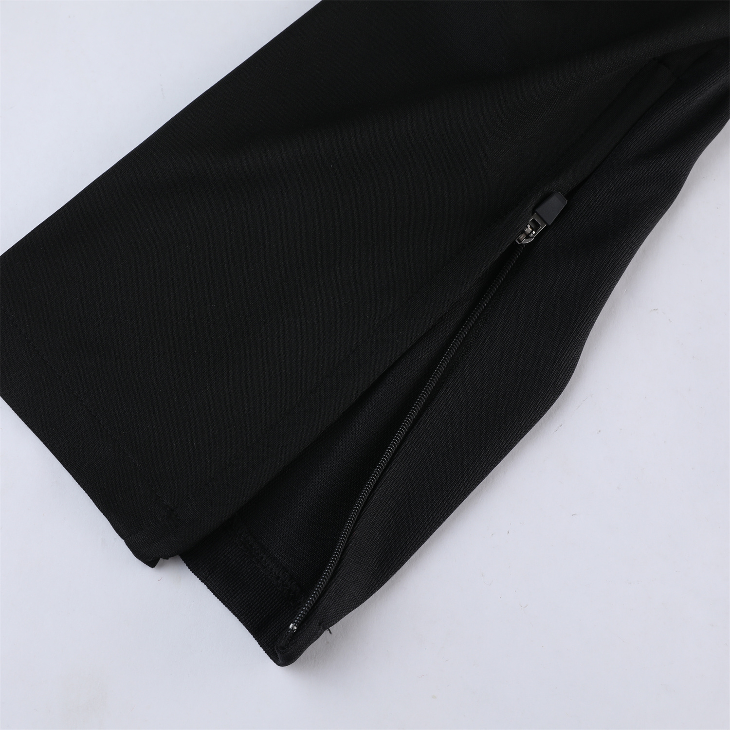 UltraTrikot-Liver.pool 24-25 Long Sleeve Training Set - Red Stripe Top and Black Pants