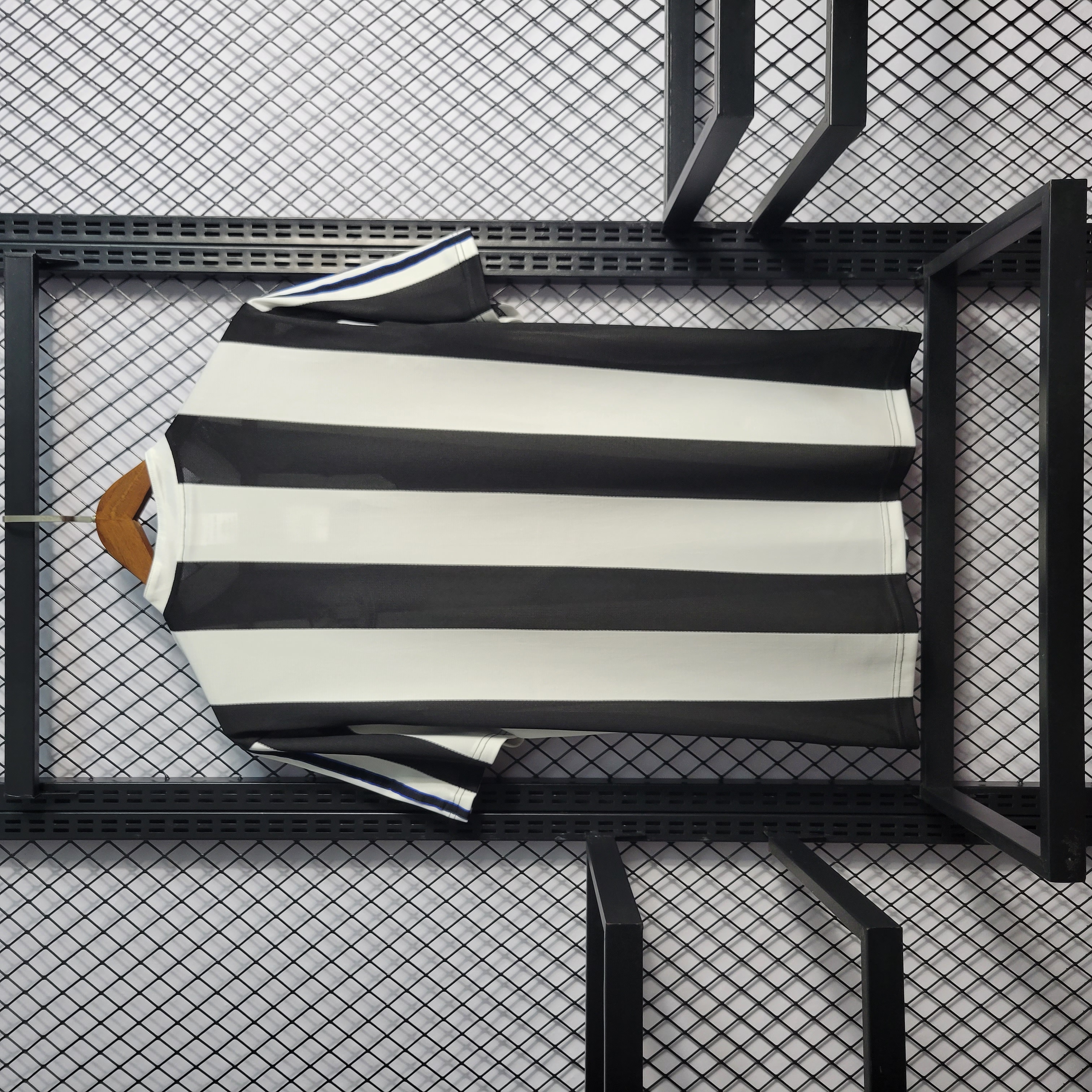 GlobeJersey-Retro Newcastle United 1995-97 Home Stadium Jersey