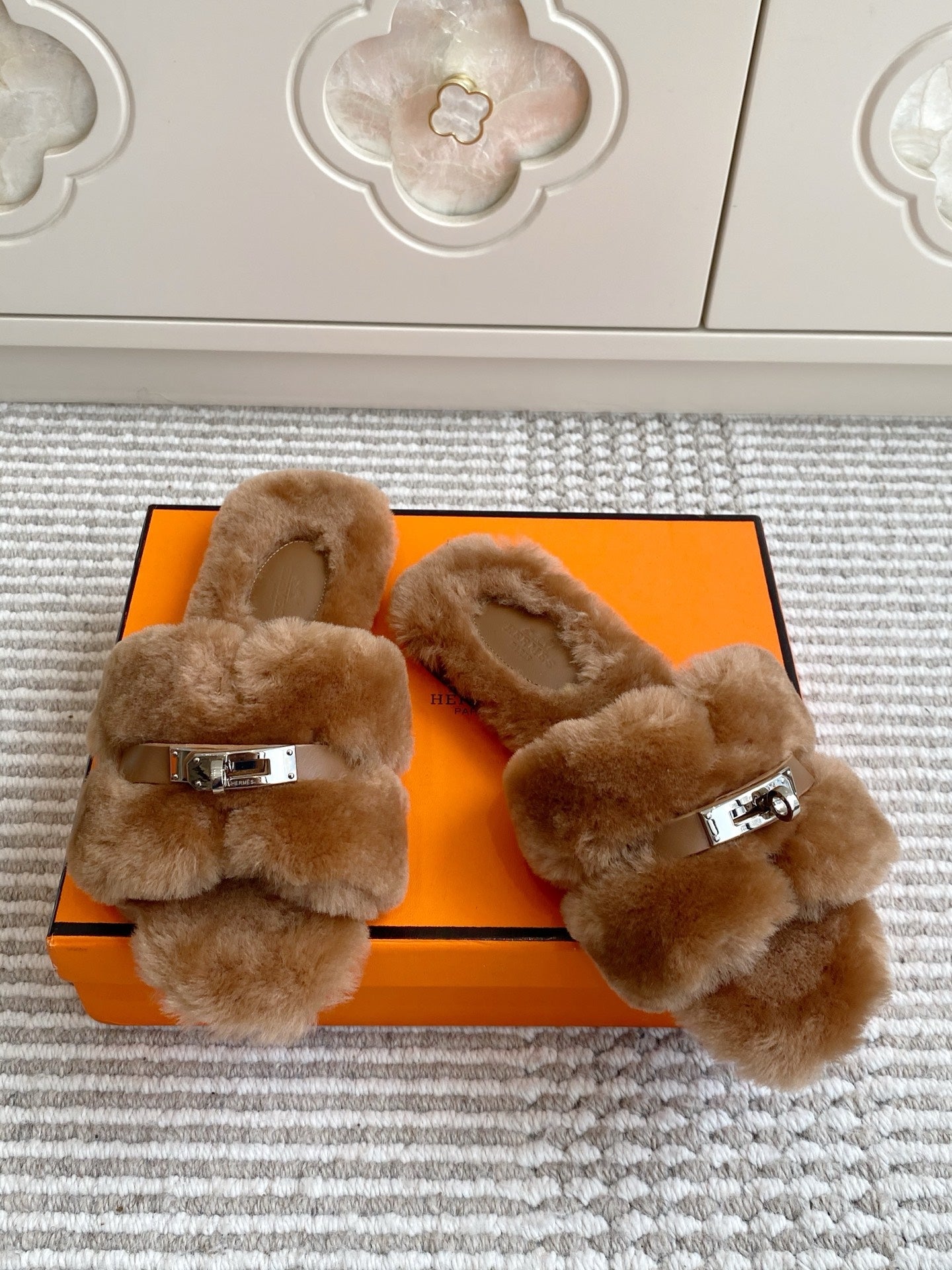 HM 25S ECLAIR SANDAL IN BROWN SHEARLING WITH SILVER HARDWARE、mysite、Cacoeks