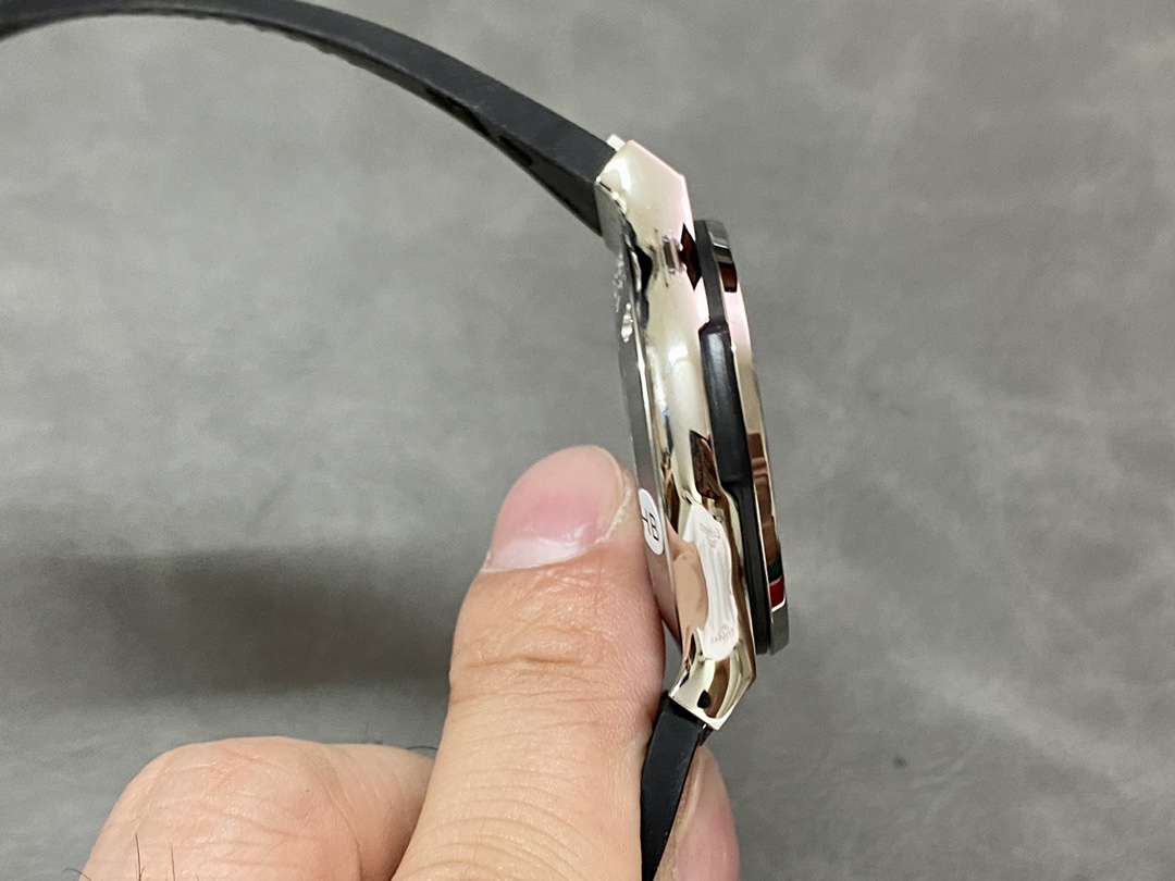 511.NX.8970.LR Hublot Classic Fusion Automatic Green-fasswatch