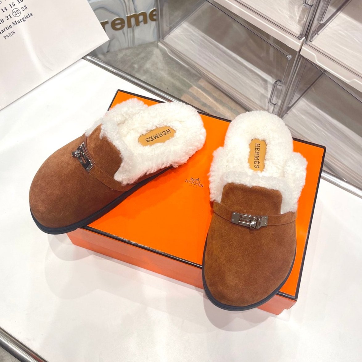 SLIP-ON MULE IN UMBER BROWN SUEDE AND SHEARLING LINING、mysite、Cacoeks