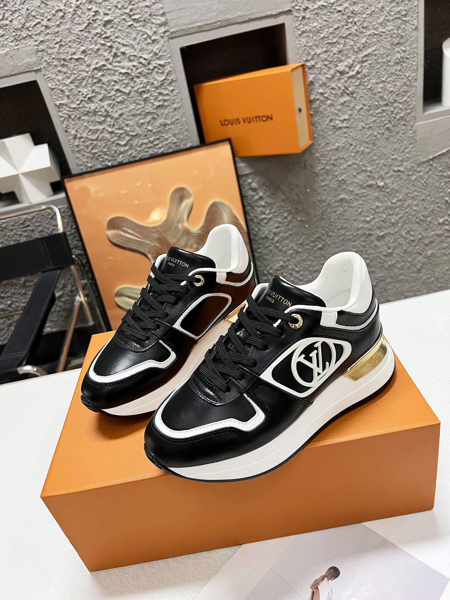 LV WOMEN SNEAKER IN BLACK CALFSKIN、mysite、Cacoeks