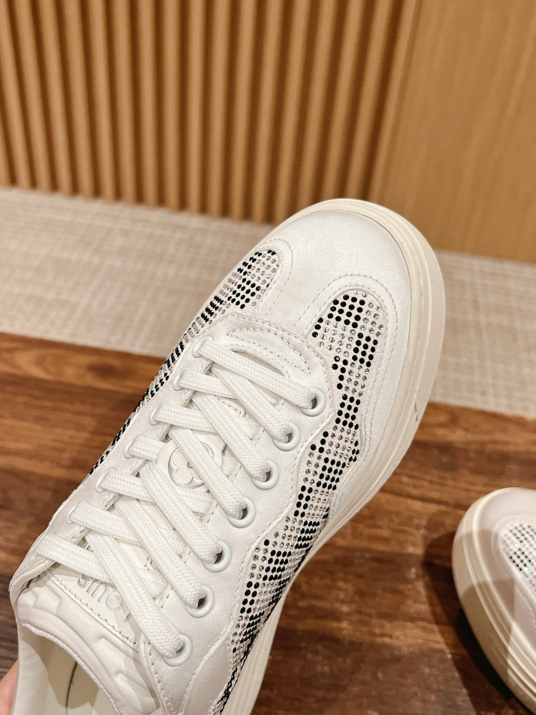 LV GROOVY SNEAKER IN WHITE DAMIER STRASS AND CALFSKIN、mysite、Cacoeks