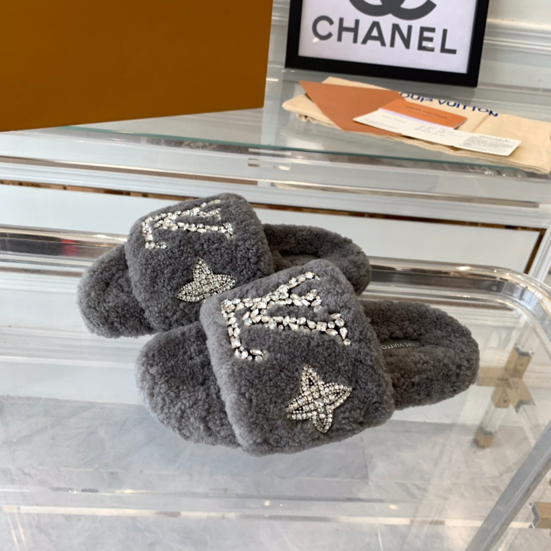 LV WOMEN'S PASEO FLAT SLIPPER IN GREY FLEECE、mysite、Cacoeks