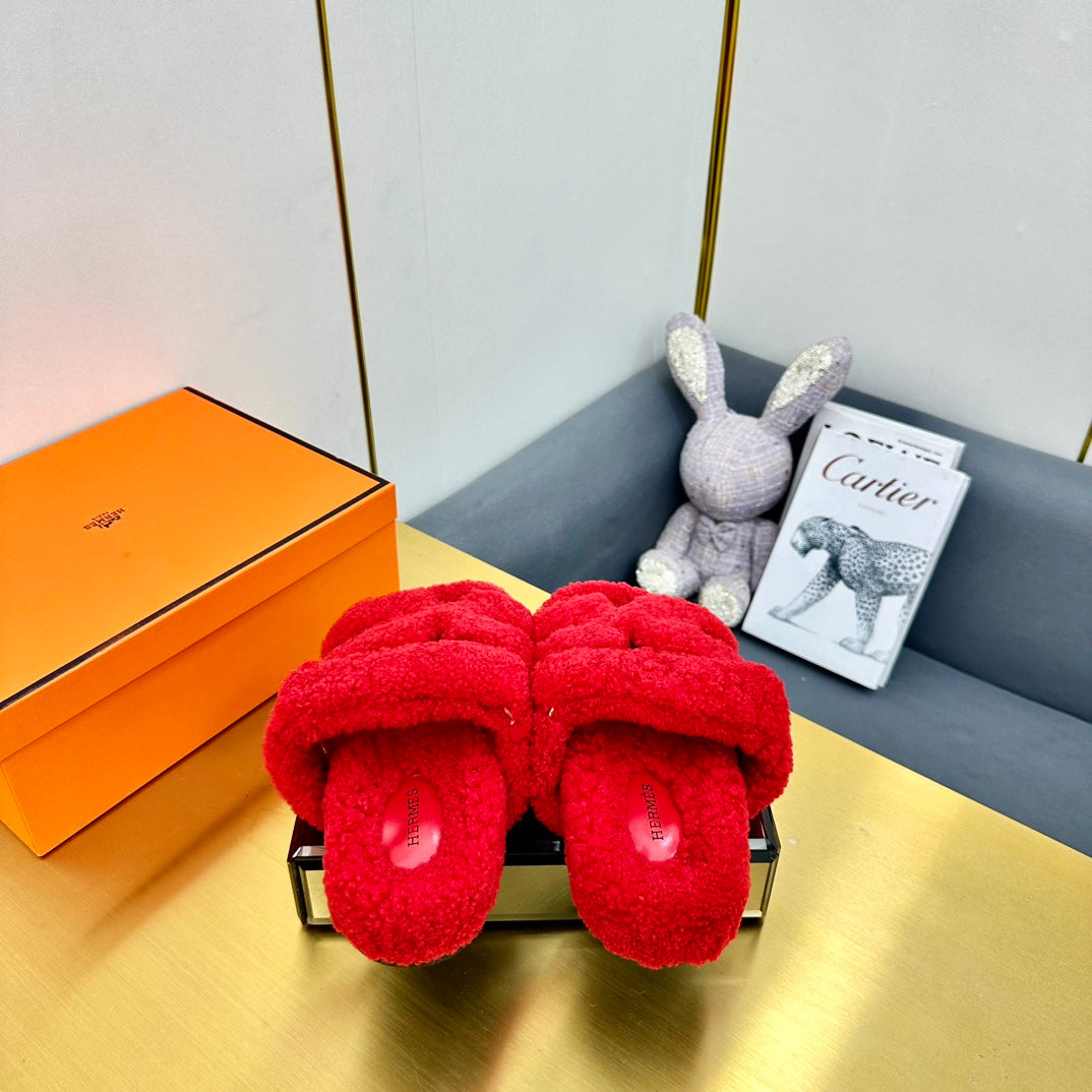 CHYPRE SANDAL IN CHERRY RED SHEARLING、mysite、Cacoeks