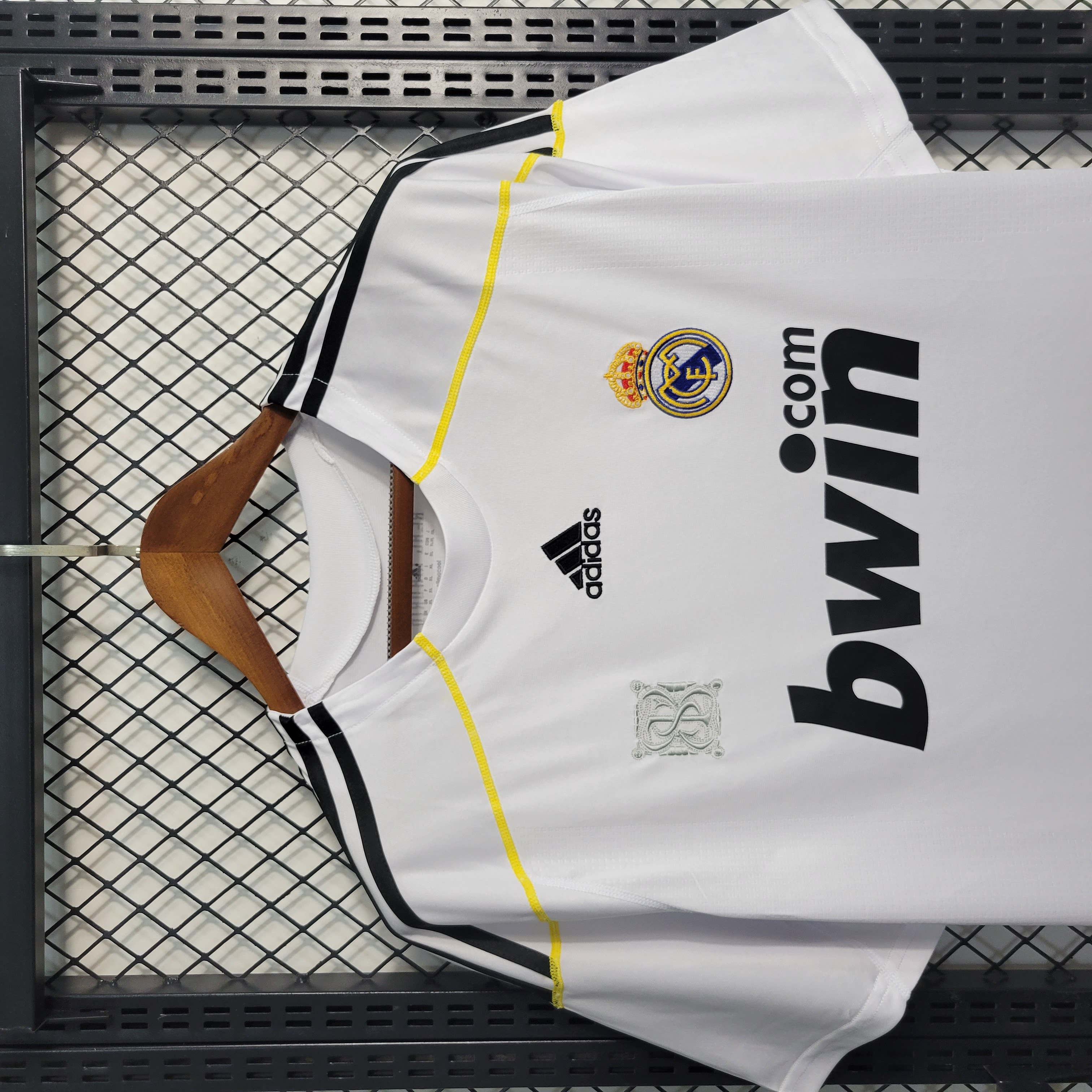 JerseysGala.com | Retro Real Madrid 09-10 Home Stadium Jersey -Customize Name, Number and Patch | Worldwide Shipping