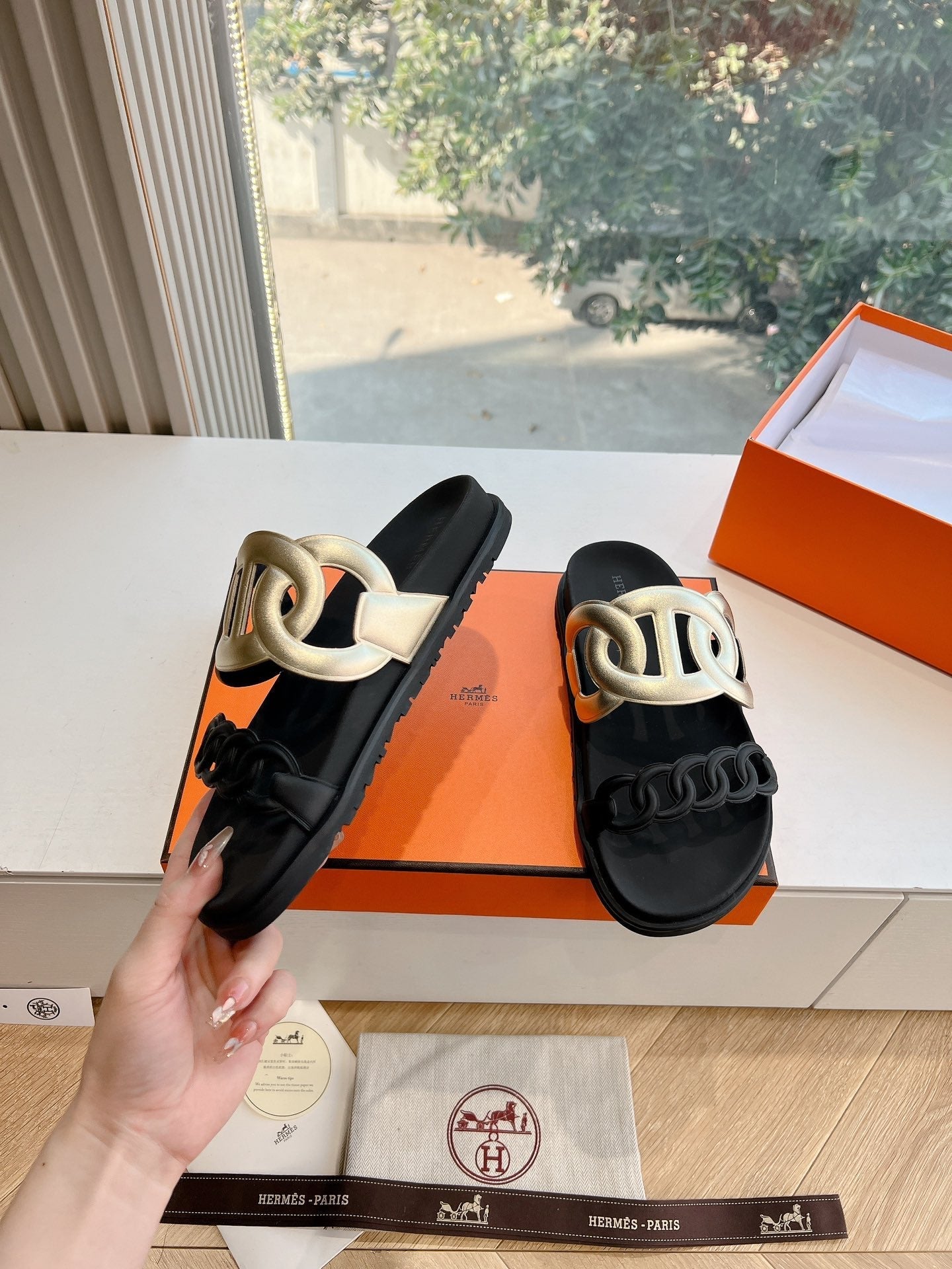 EXTRA SANDAL IN GOLD MIX BLACK CALFSKIN、mysite、Cacoeks