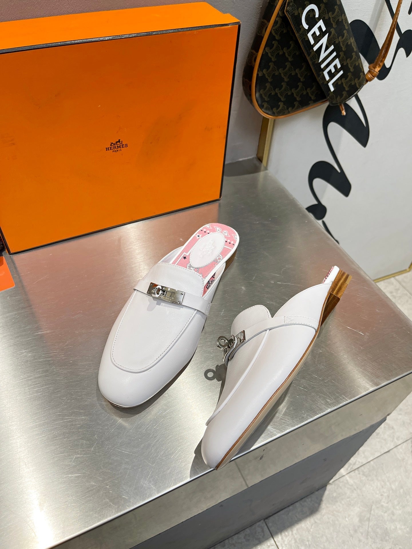0Z MULE WHITE CALFSKIN WITH PINK PATTERN、mysite、Cacoeks