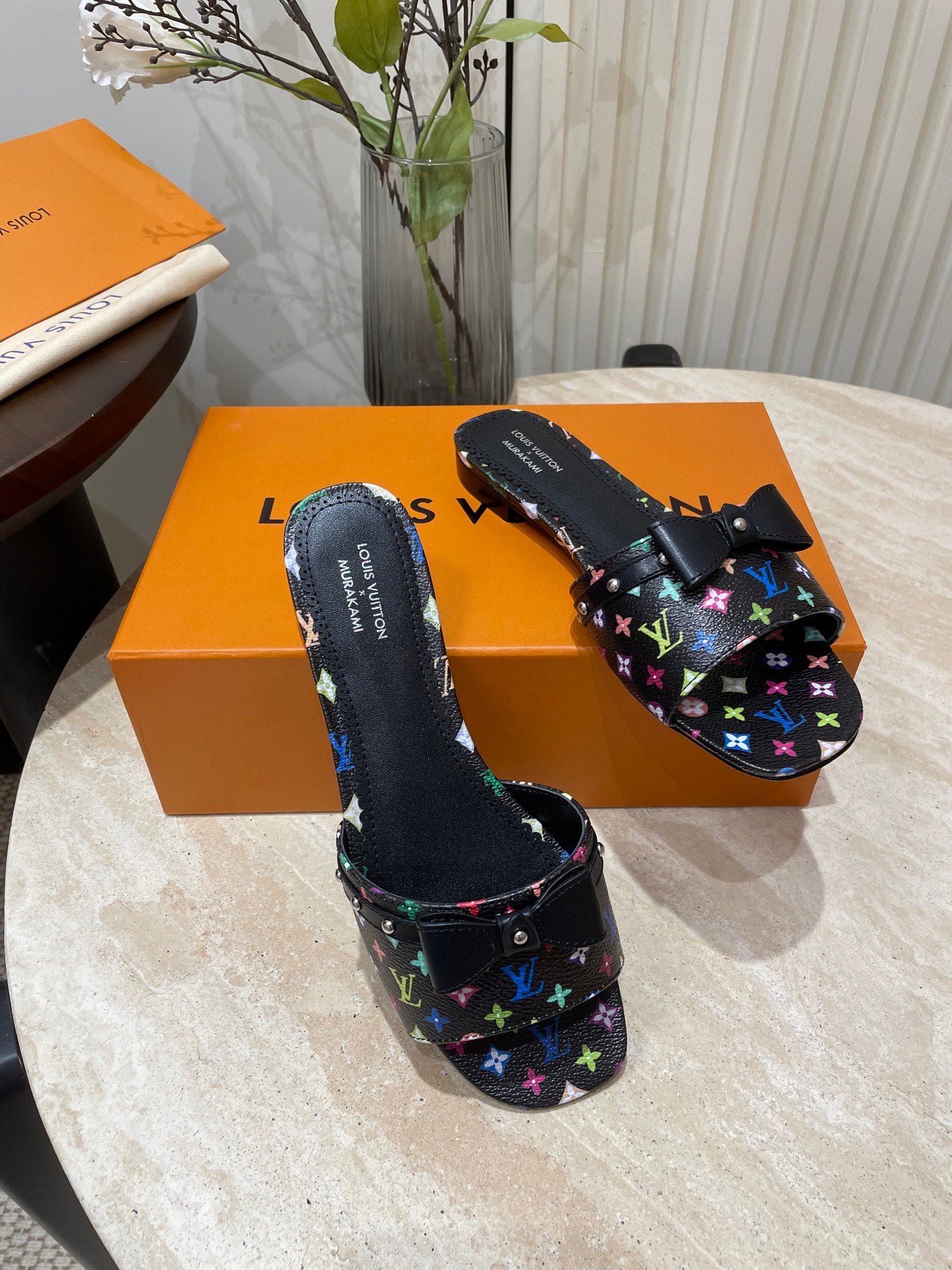 BOW FLAT MULES IN BLACK MONOGRAM LAMBSKIN、mysite、Cacoeks