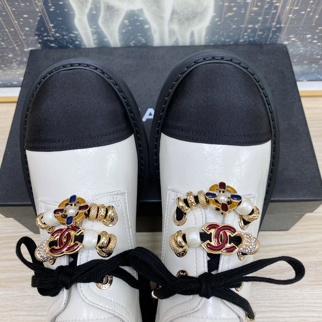 CC COMBAT OXFORD SHOES IN WHITE WRINKLED CALFSKIN AND BLACK GROSGRAIN WITH FAUX PEARL、mysite、Cacoeks