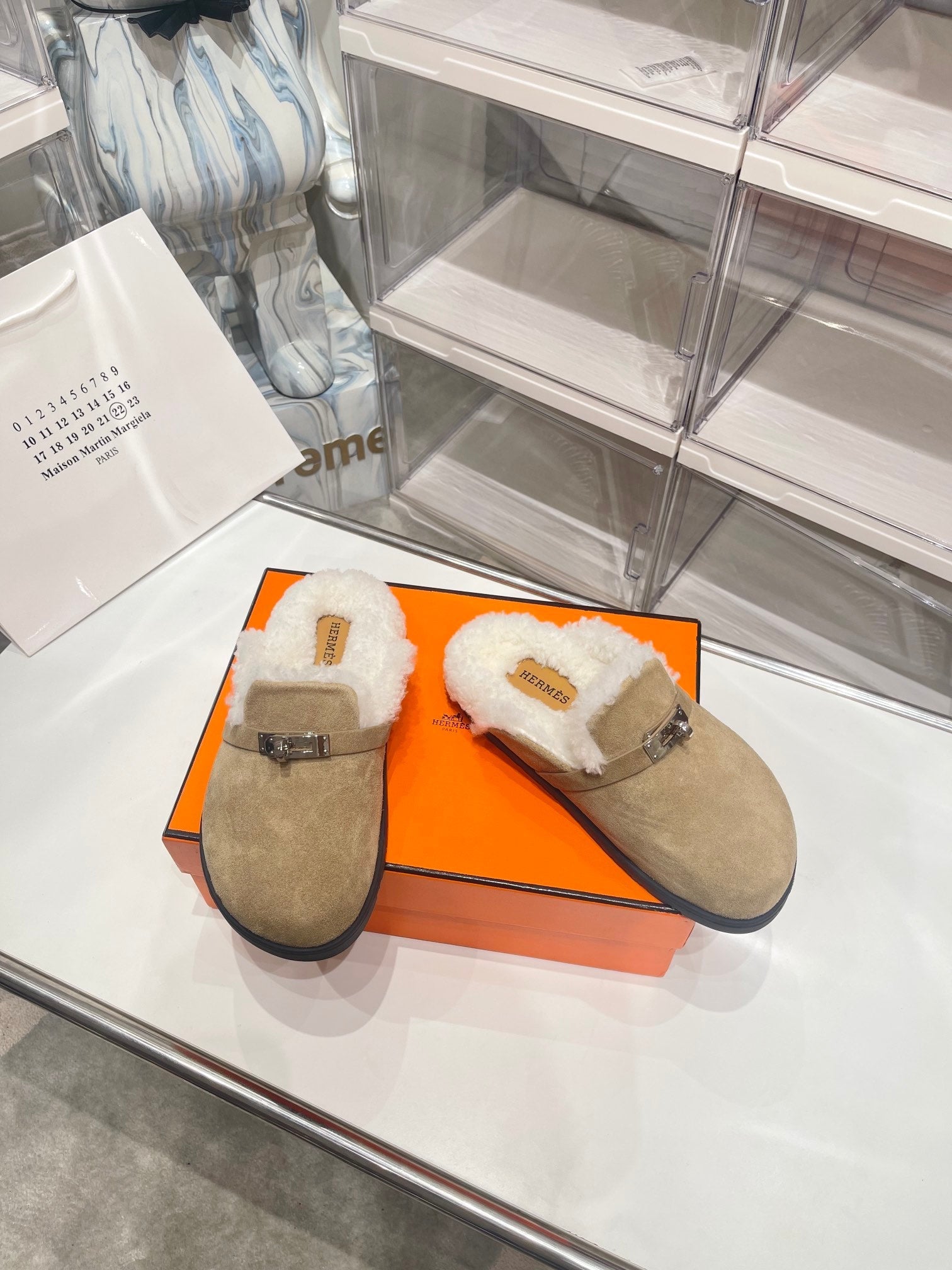 SLIP-ON MULE IN TORTILLA BROWN SUEDE AND SHEARLING LINING、mysite、Cacoeks