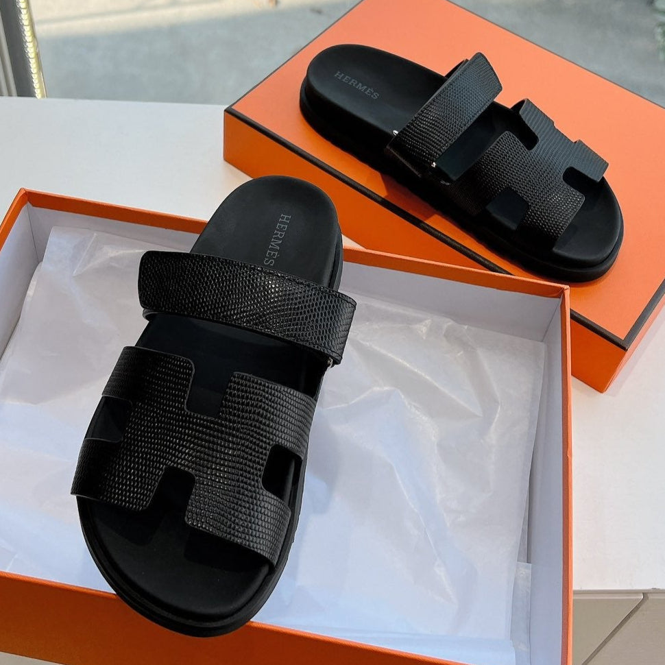 CHYPRE SANDAL IN BLACK SHINY GRAINED CALFSKIN、mysite、Cacoeks