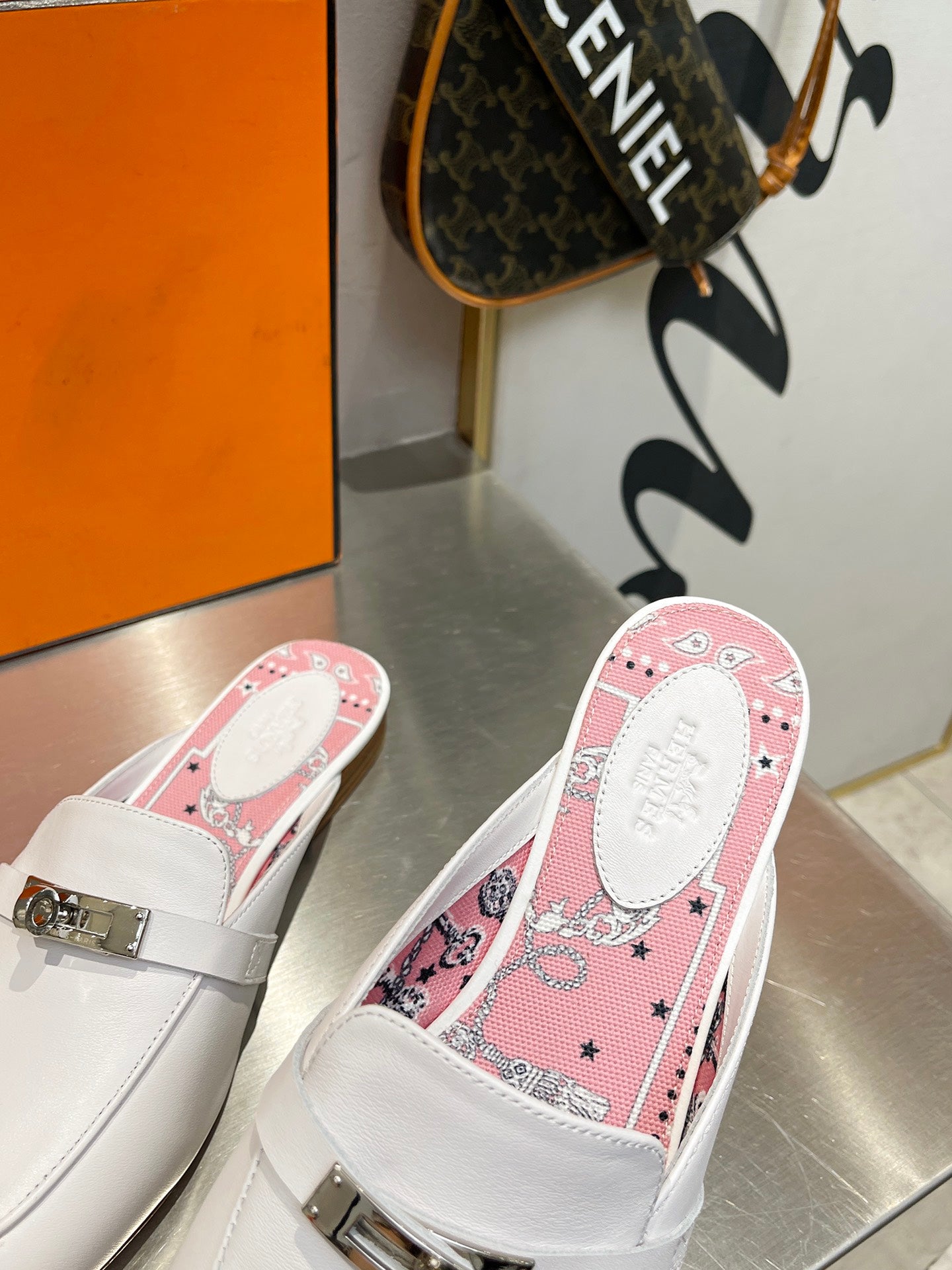 0Z MULE WHITE CALFSKIN WITH PINK PATTERN、mysite、Cacoeks