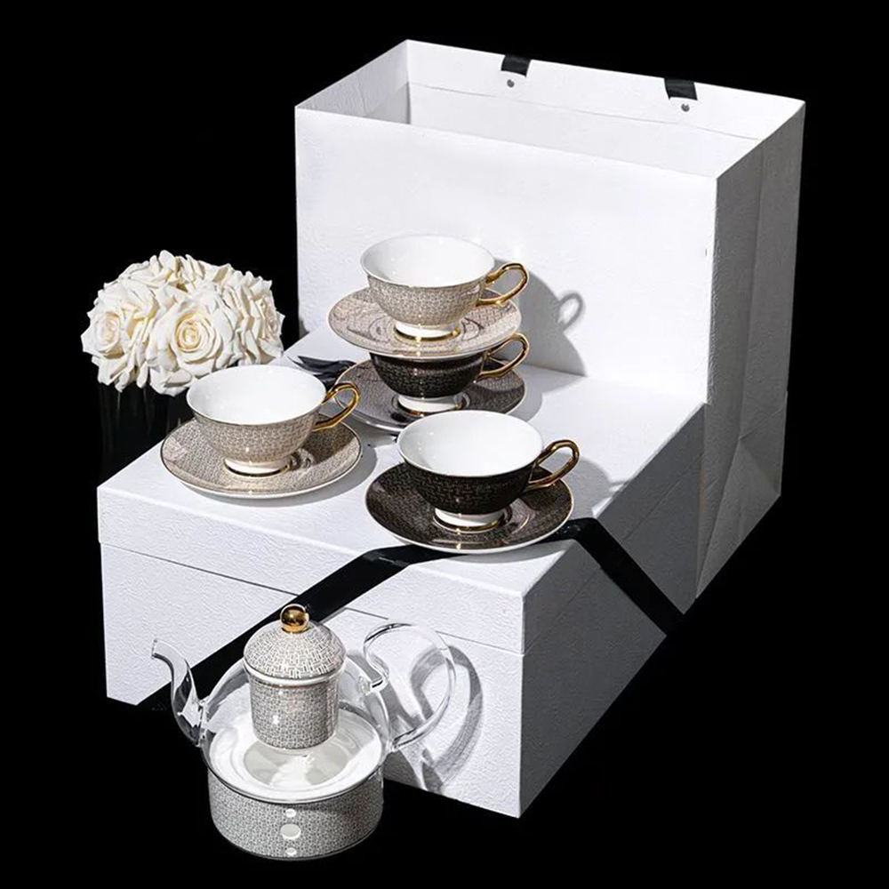 GEEK BAR-https://www.hot-toy.com/