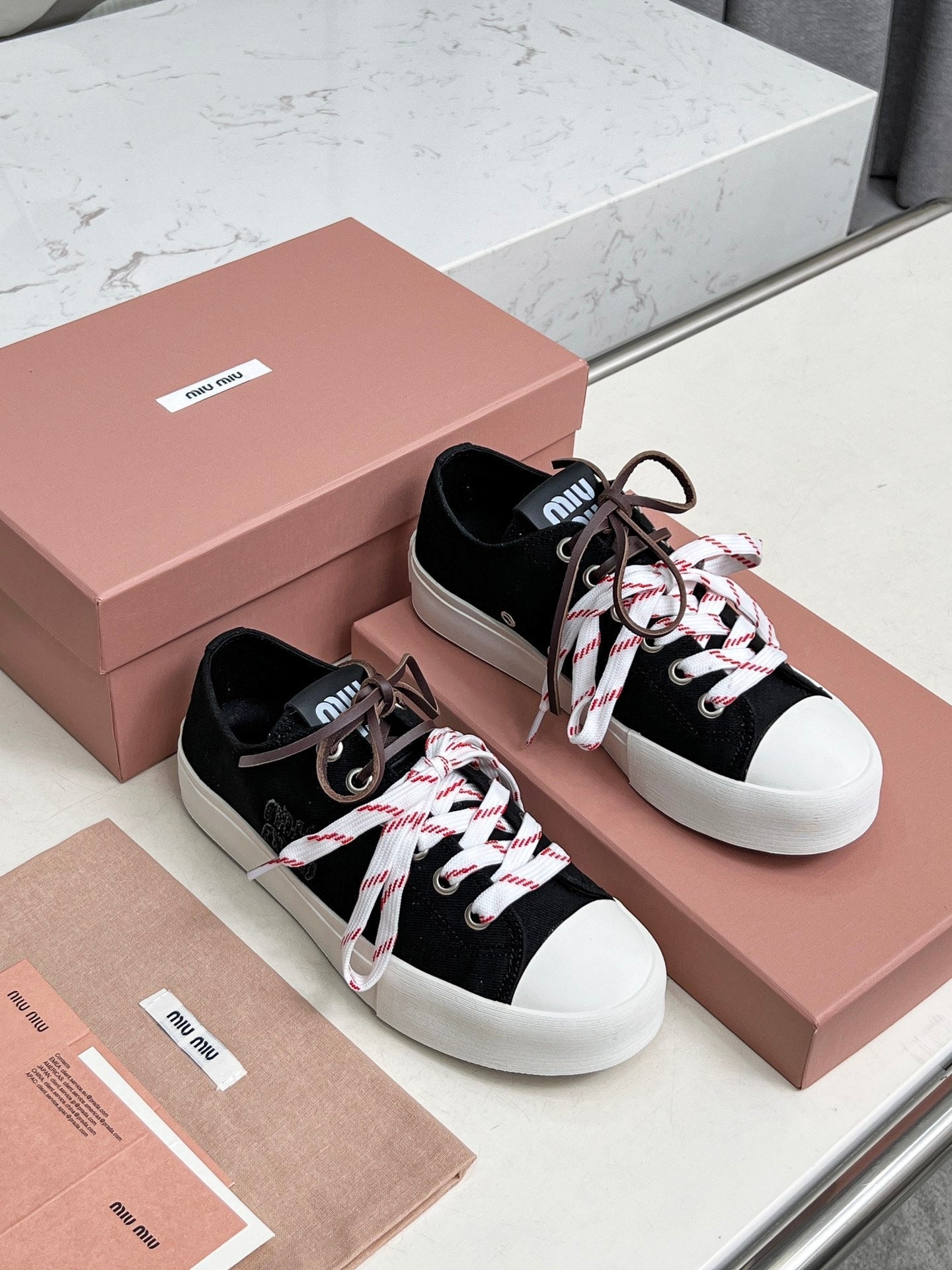 WASHED-DENIM SNEAKERS IN BLACK CANVAS WITH BROWN AND STRIPED LACES、mysite、Cacoeks