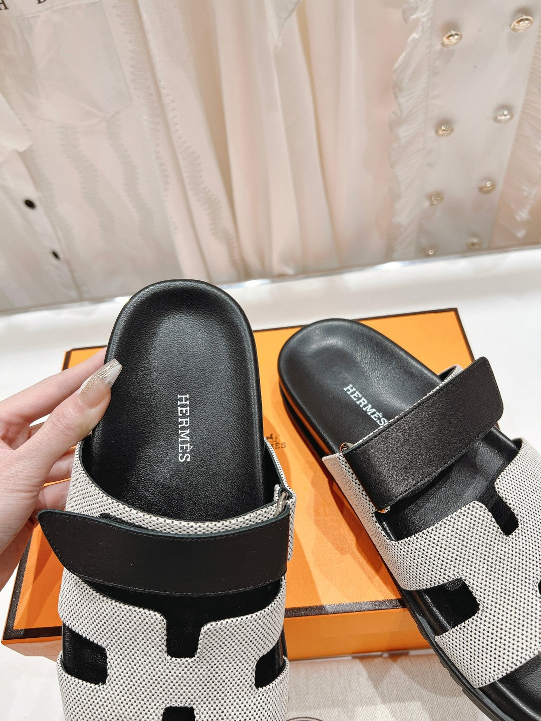 CHYPRE SANDAL BLACK LAMBSKIN AND SILVER DENIM、mysite、Cacoeks