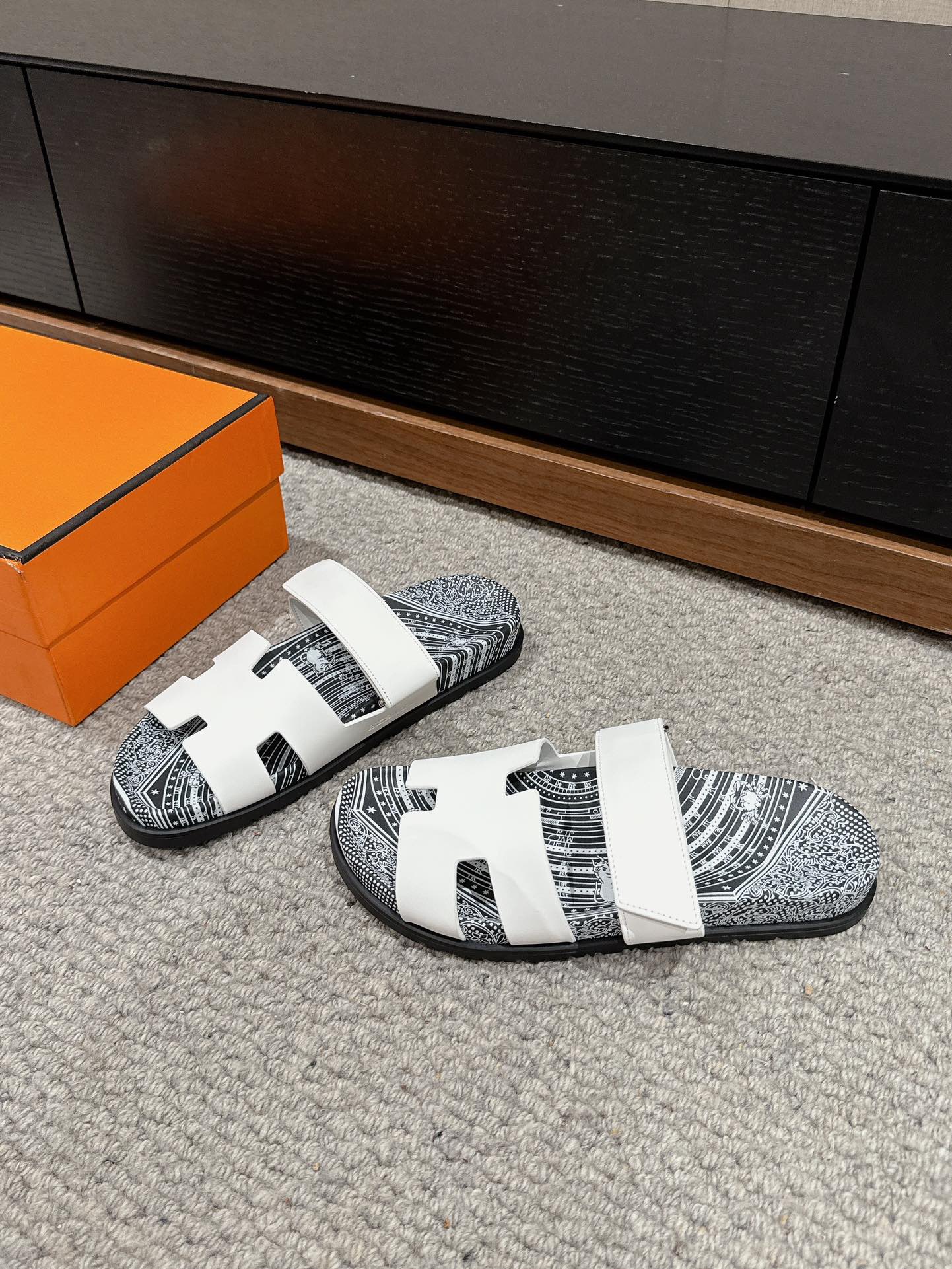 CHYPRE SANDAL WHITE CALFSKIN UNIQUE、mysite、Cacoeks