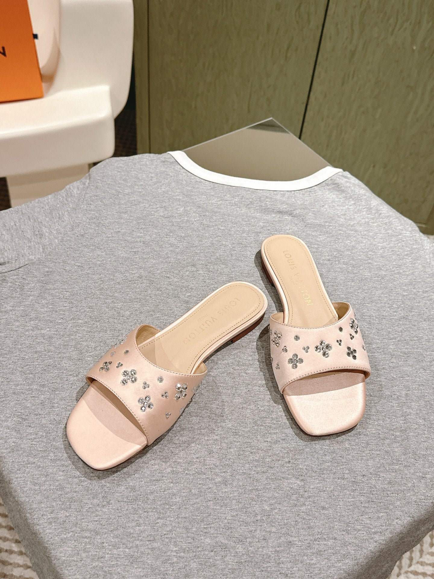 LV WOMEN FLAT MULE IN ALMOND BEIGE SATIN WITH RHINESTONE、mysite、Cacoeks