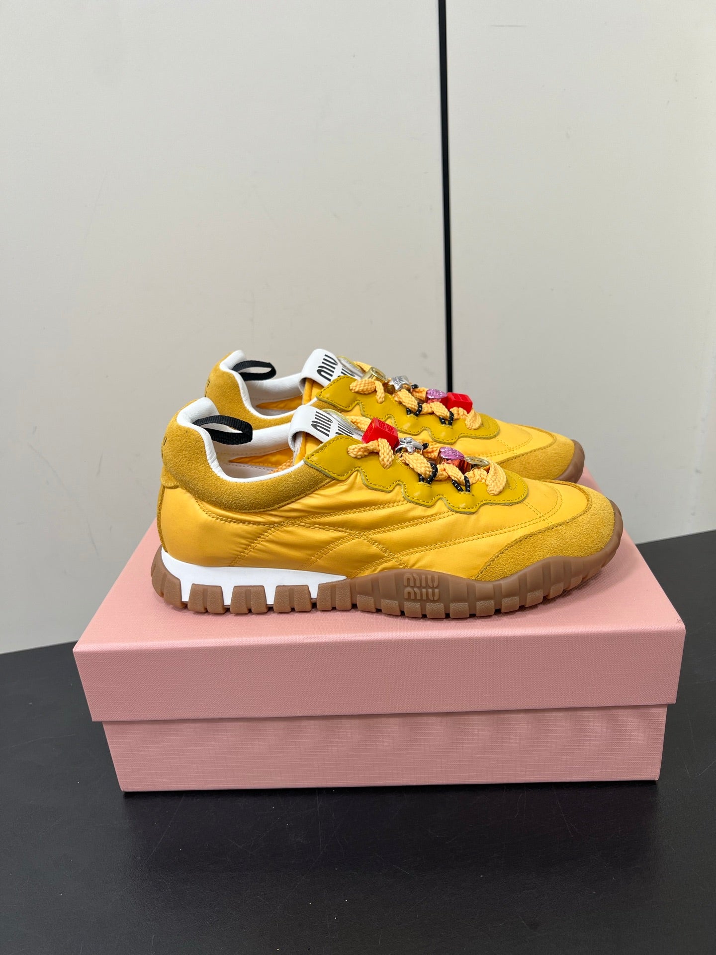 TYRE SNEAKERS IN YELLOW TECHNICAL FABRIC AND SUEDE WITH STICKER、mysite、Cacoeks