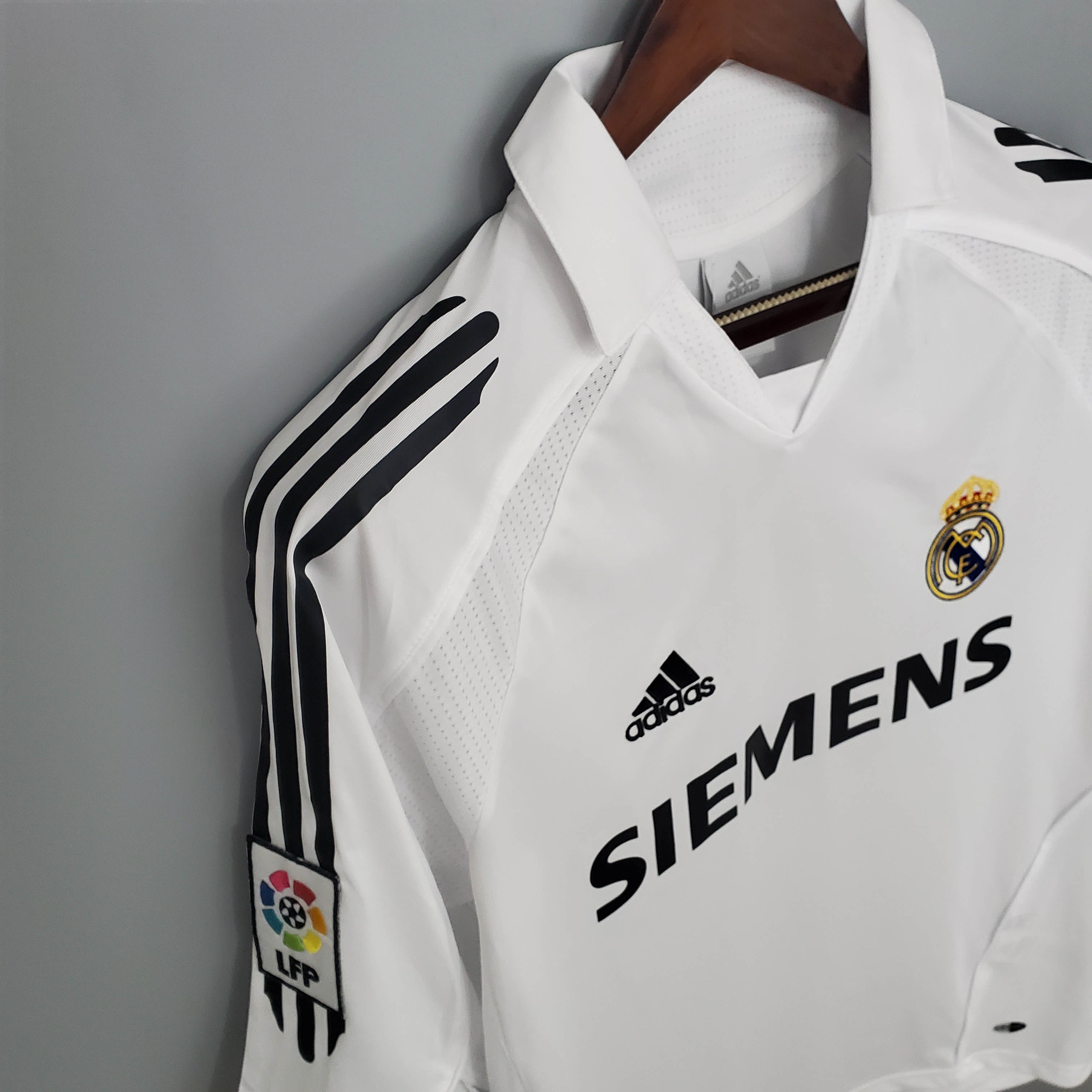 2005/2006 Retro Real Madrid Home:football jersey mysite: unitedjerseyfootball 邓江浪:football