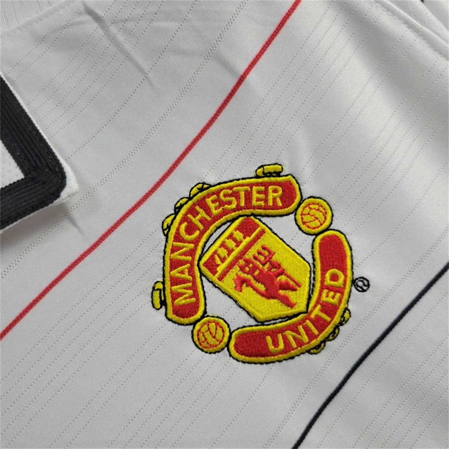GlobeJersey-Retro Manchester United 04-06 Third Jersey