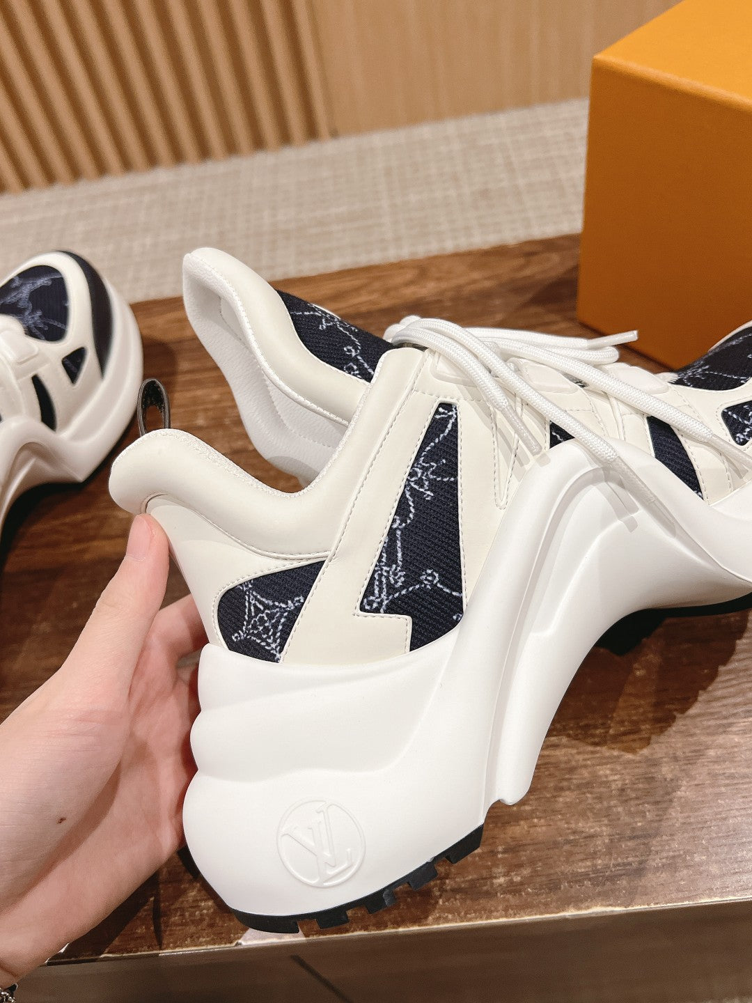 LV ARCHLIGHT SNEAKER IN WHITE MIX BLACK CALFSKIN AND MONOGRAM DENIM 101073、mysite、Cacoeks