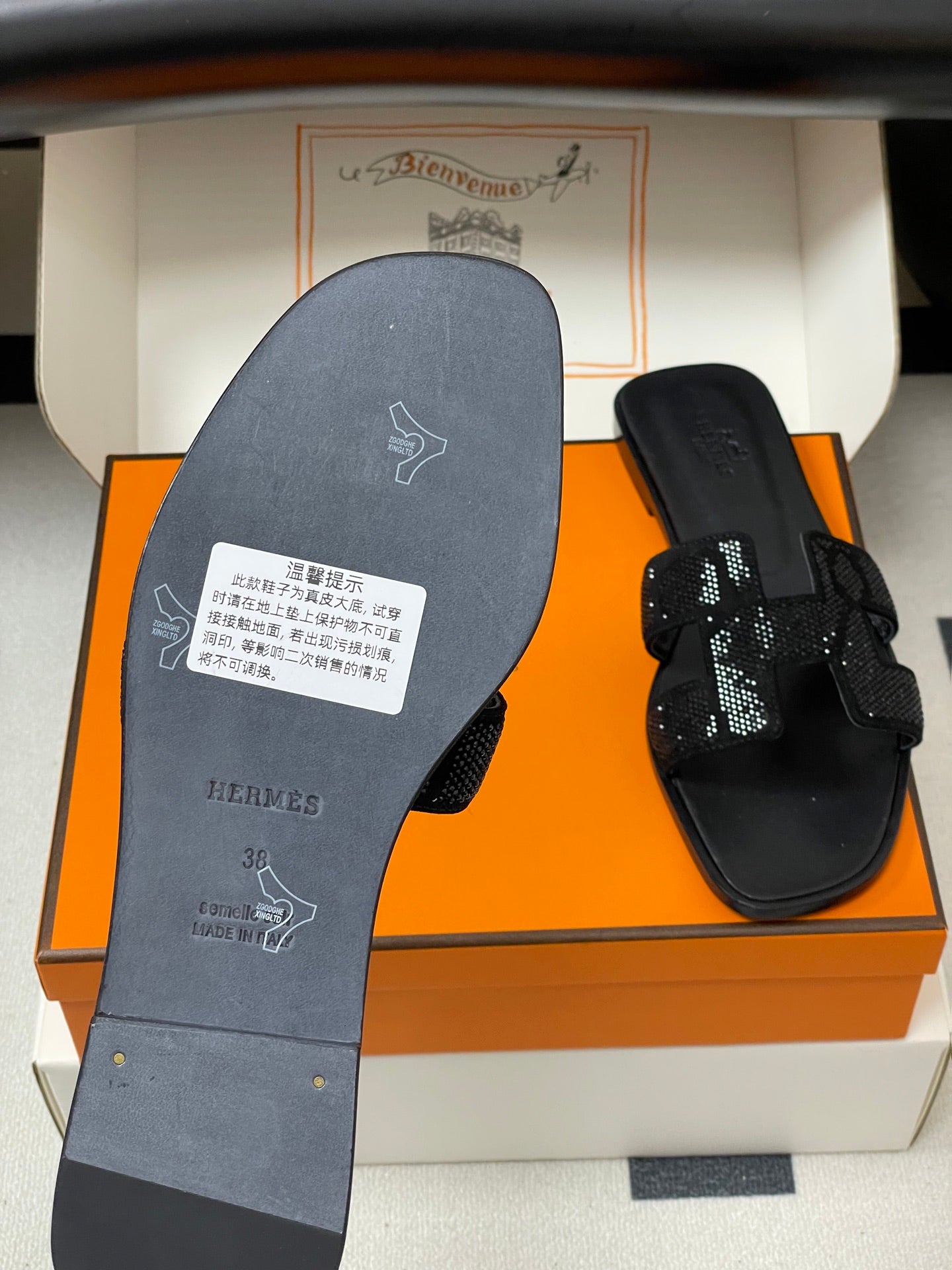 HM 25S ORAN SANDAL IN BLACK LAMBSKIN WITH STONE DETAILS、mysite、Cacoeks