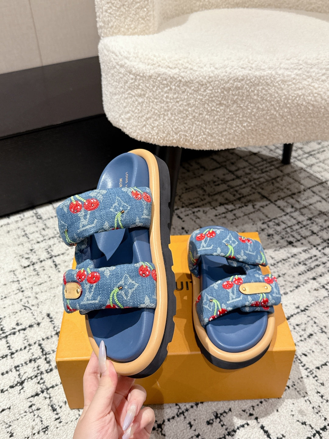 LV MIAMI DOUBLE-STRAP SANDALS 25S IN BLUE DENIM AND CALFSKIN、mysite、Cacoeks