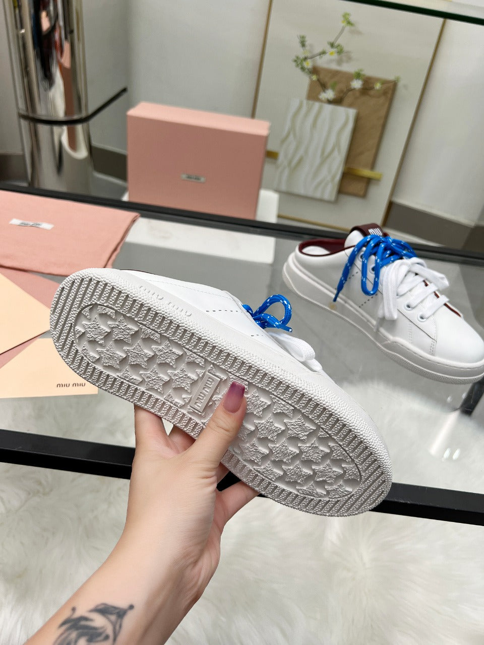 SNEAKER MULES IN WHITE CALFSKIN WHITE BLUE LACES、mysite、Cacoeks