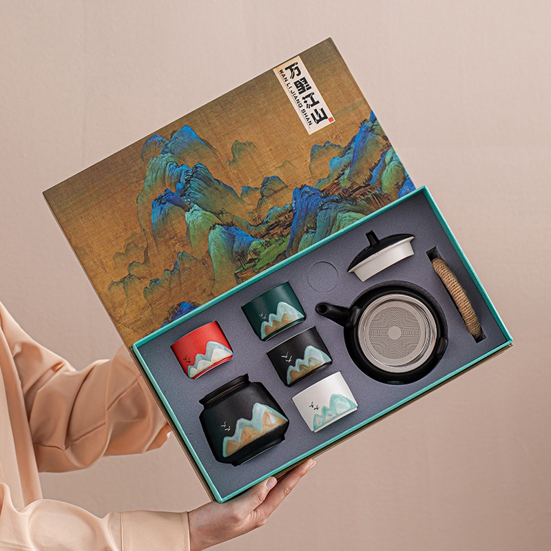 GEEK BAR-https://www.hot-toy.com/