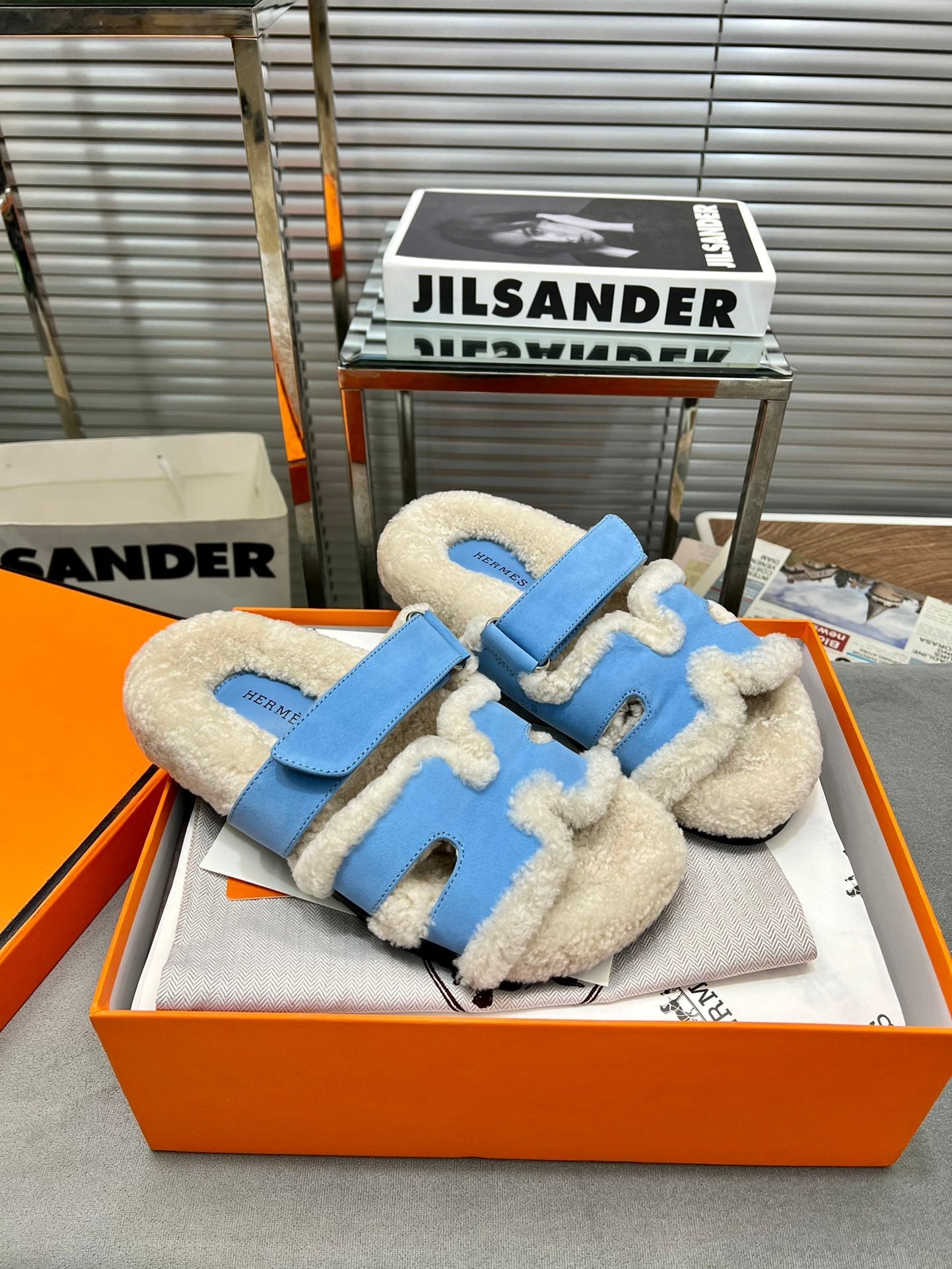 CHYPRE SLIPPERS IN BEIGE LAMB WOOL AND OCEAN BLUE SUEDE、mysite、Cacoeks