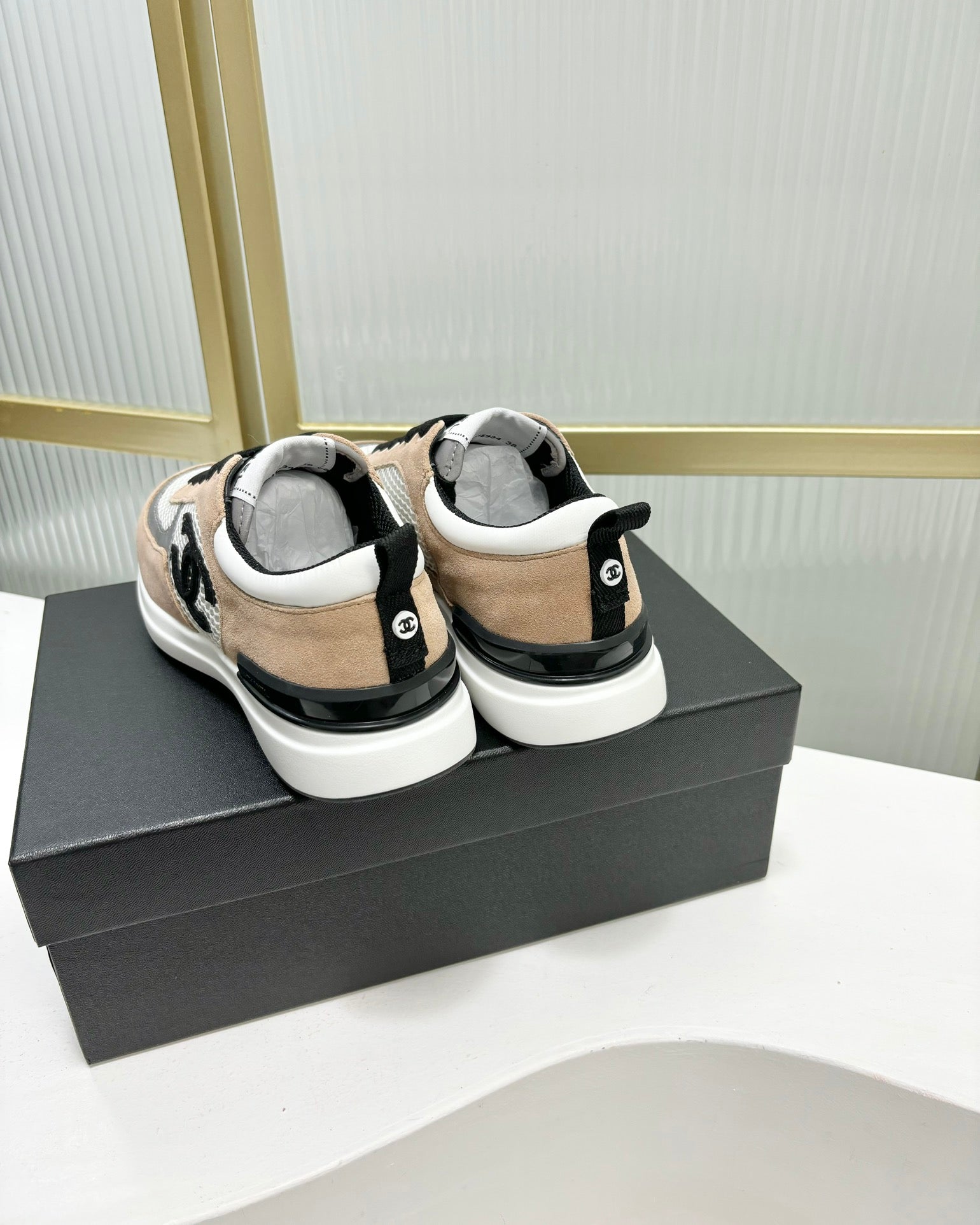 SNEAKER IN TAN BROWN SUEDE AND GREY BREATHABLE MESH、mysite、Cacoeks