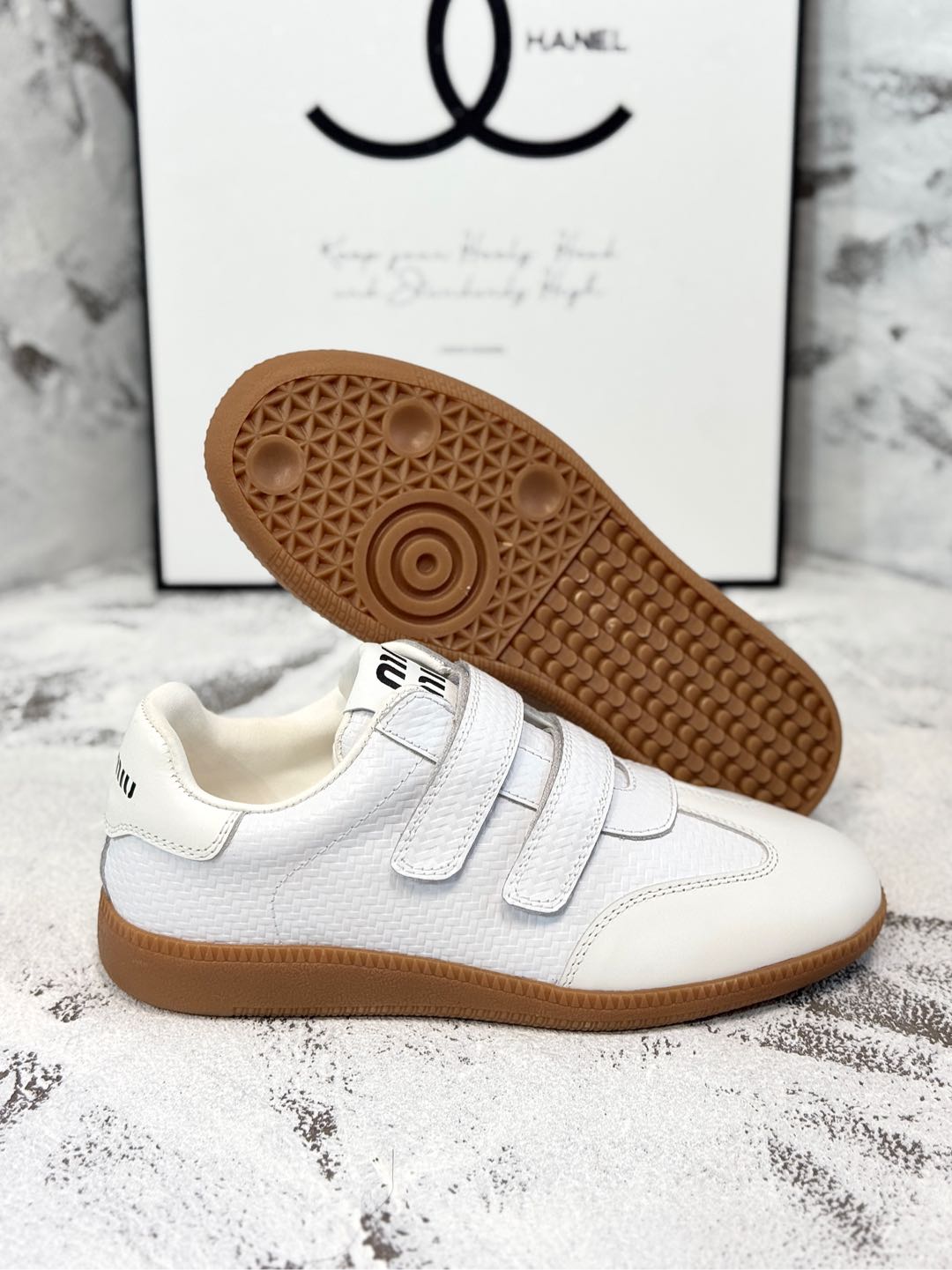 RETRO SNEAKERS WITH RIPTAPE STRAPS IN WHITE LAMBSKIN KNITTED PATTERN、mysite、Cacoeks