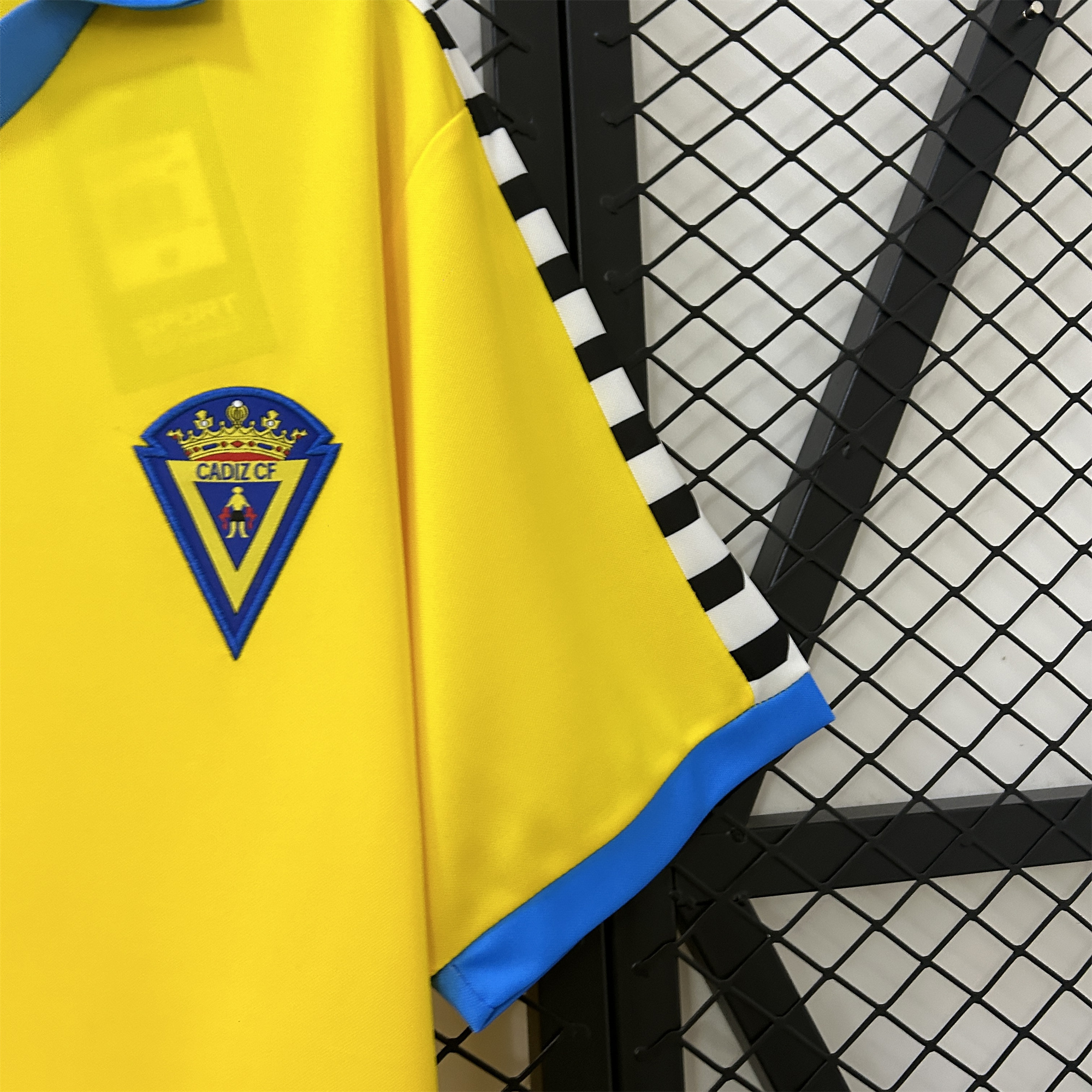 Higojerseys-Retro Cádiz Cadiz 1983-84 Home Jersey