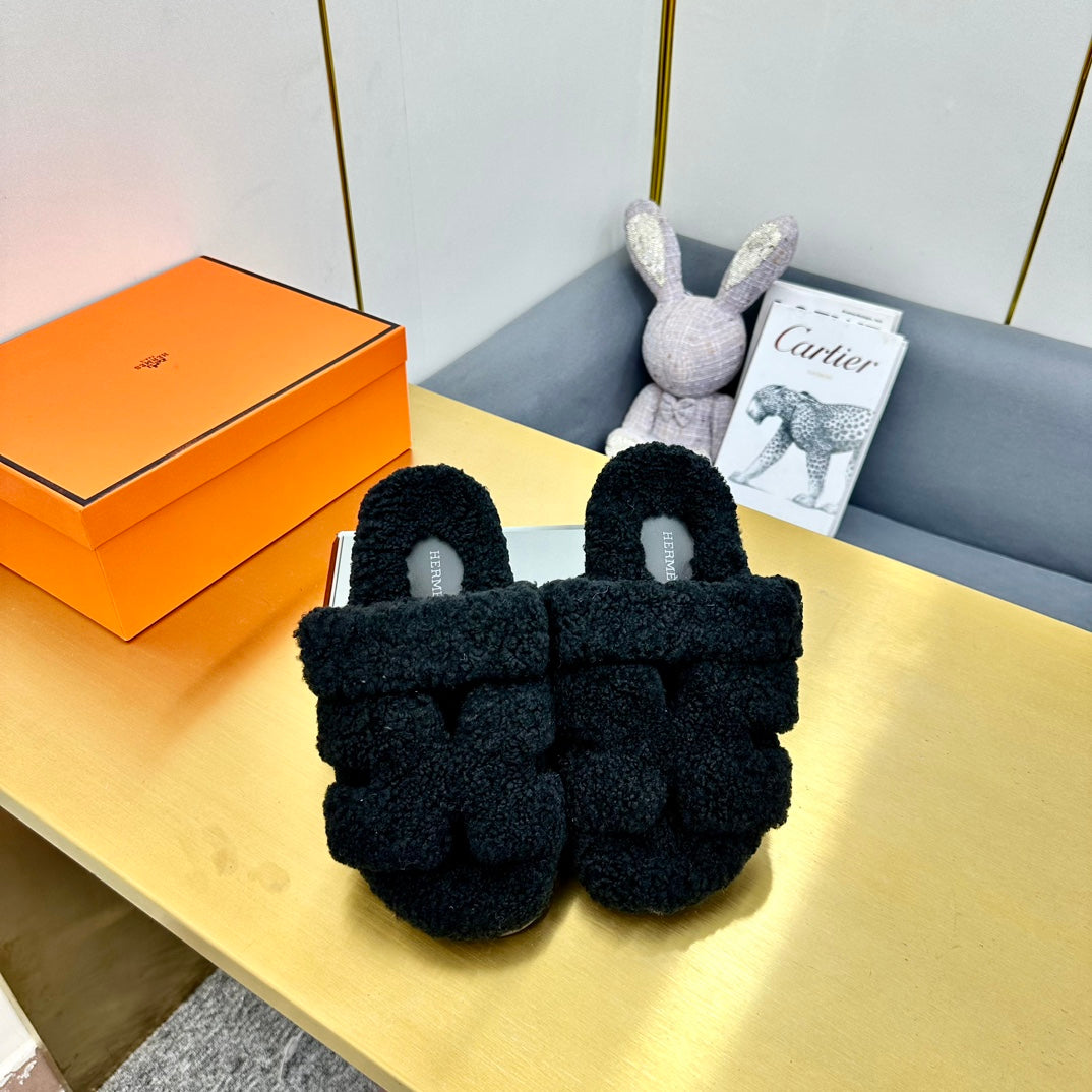 CHYPRE SANDAL IN BLACK SHEARLING、mysite、Cacoeks