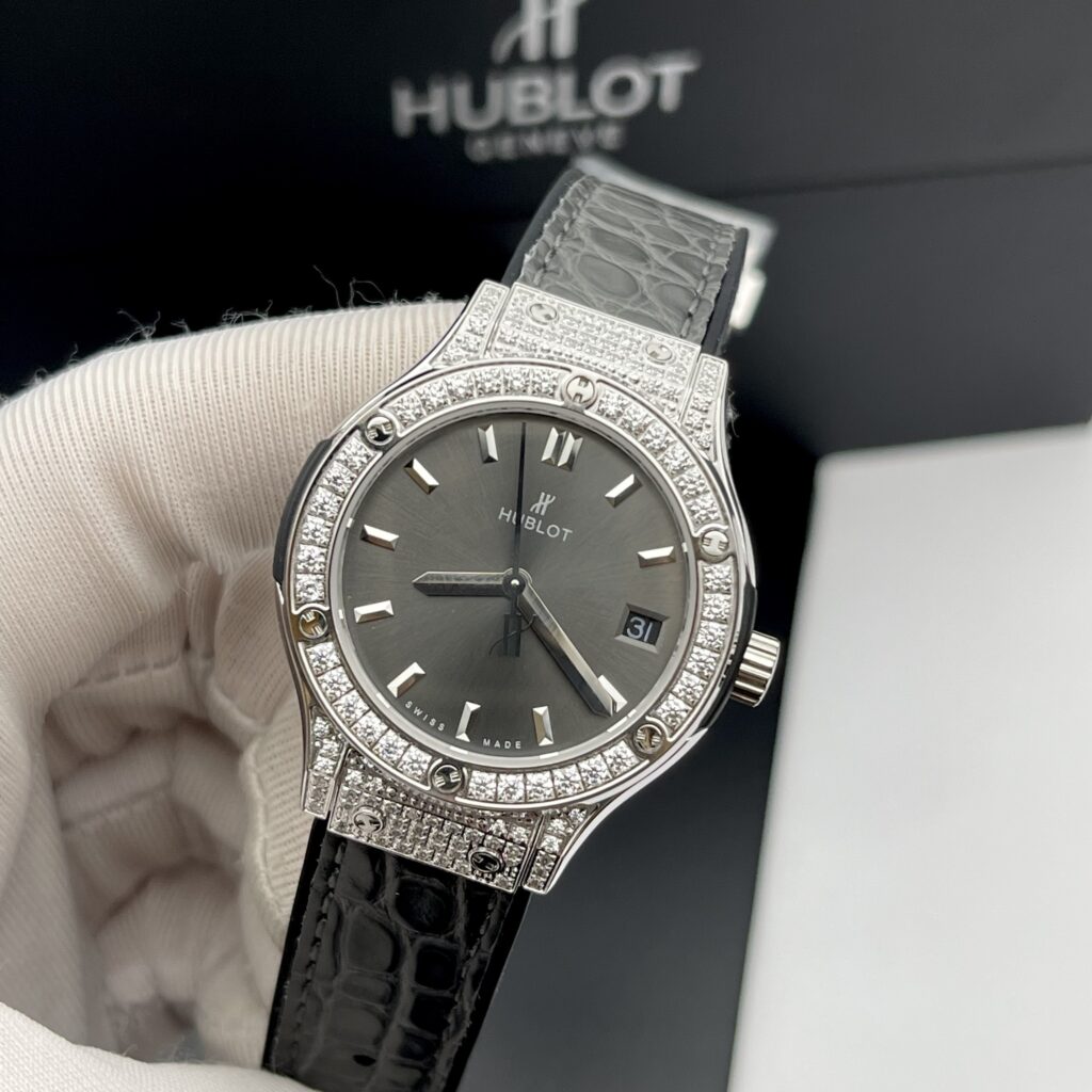 Đồng Hồ Nữ Hublot Classic Fusion Diamonds Màu Xám 33mm (1)
