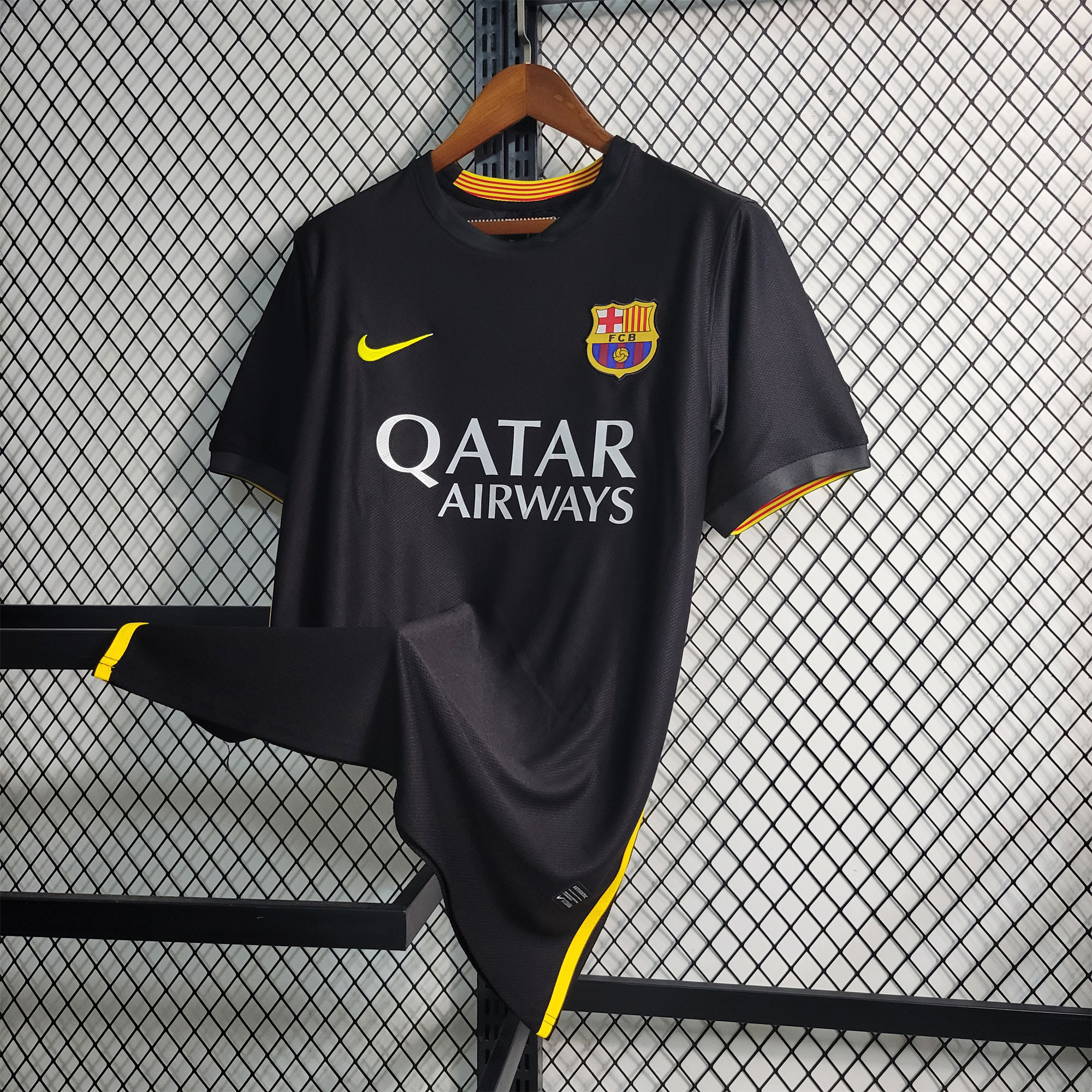 Higojerseys-Retro Barcelona 13-14 Third Jersey