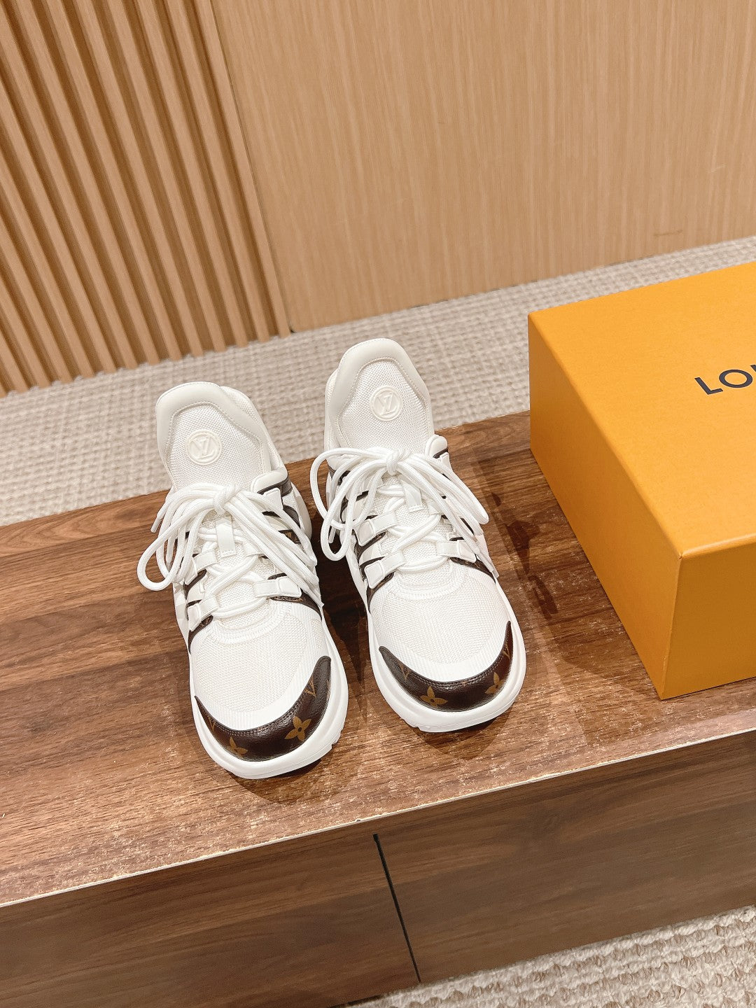 LV ARCHLIGHT SNEAKER IN WHITE CANVAS AND CHOCOLATE BROWN MONOGRAM CALFSKIN、mysite、Cacoeks