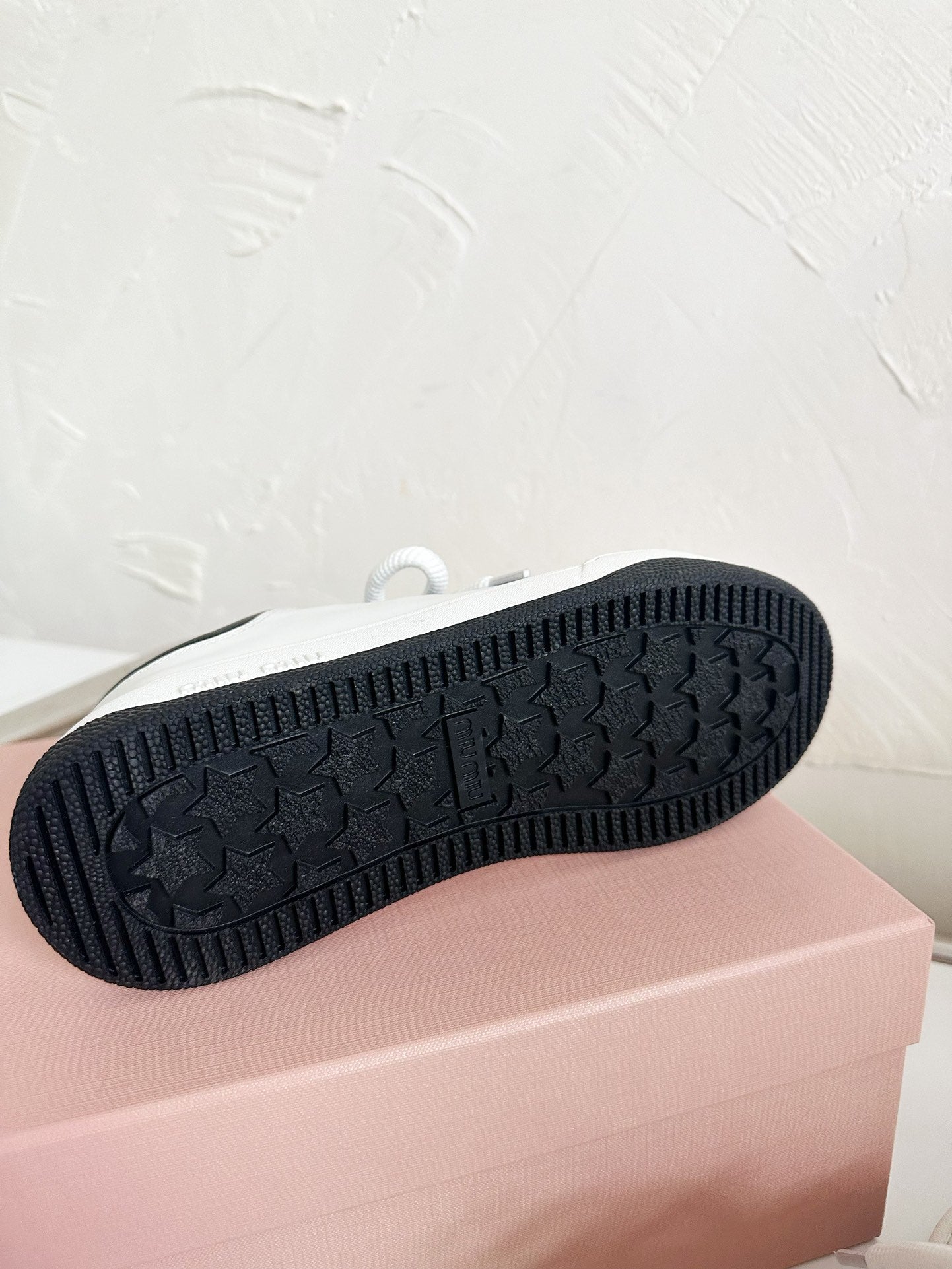 SNEAKERS SIMPLE DESIGN IN BLACK MIX WHITE SHEEPSKIN、mysite、Cacoeks