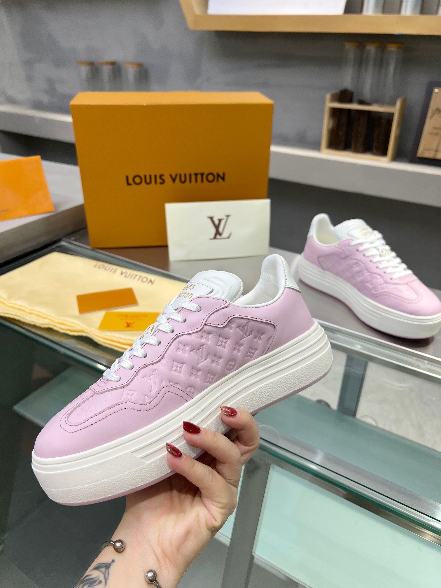 LV WOMEN GROOVY PLATFORM IN LIGHT PINK EMBOSSED CALFSKIN、mysite、Cacoeks