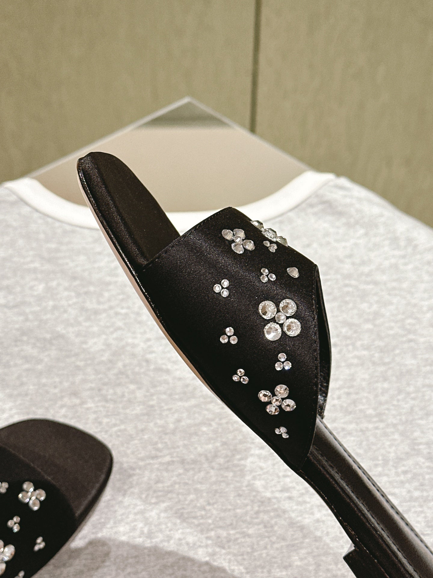 LV WOMEN FLAT MULE IN BLACK SATIN WITH RHINESTONE、mysite、Cacoeks