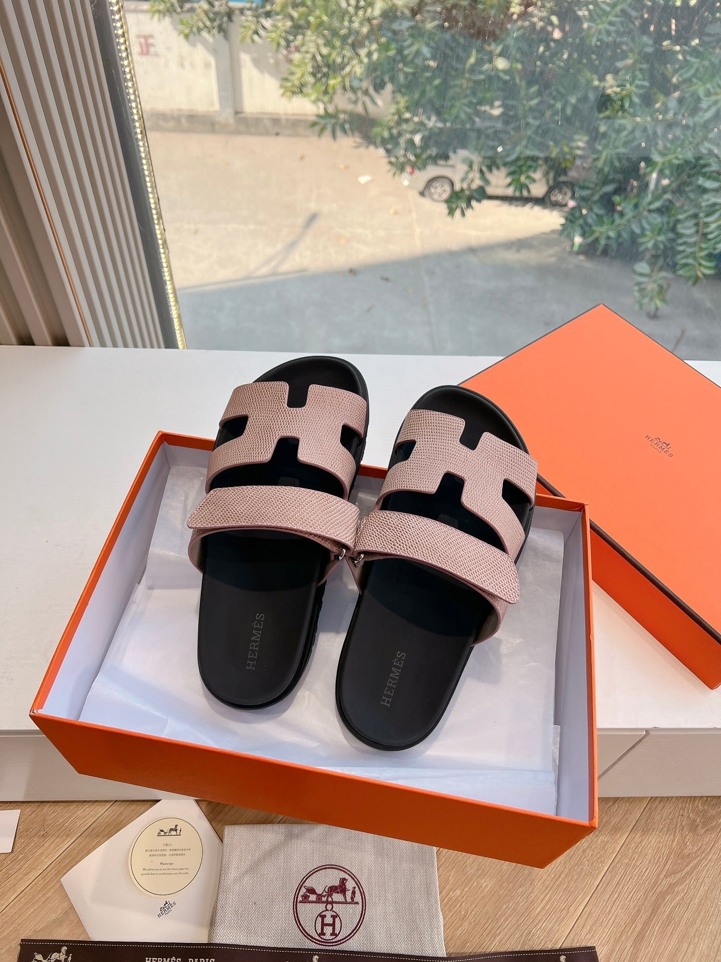 CHYPRE SANDAL IN PEACH PINK SHINY GRAINED CALFSKIN、mysite、Cacoeks