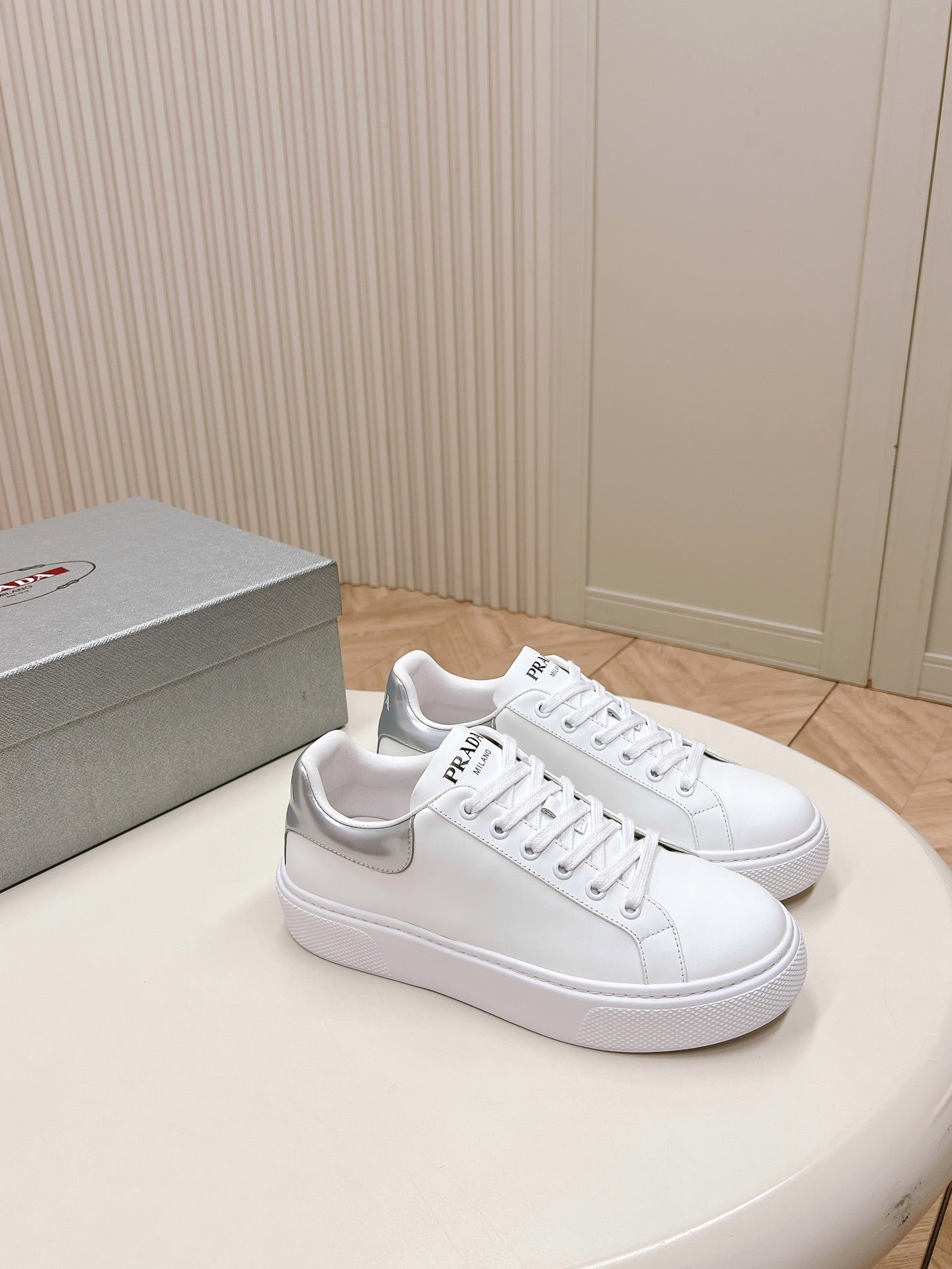 PRA RETRO SNEAKERS WHITE AND GRAY CALFSKIN、mysite、Cacoeks