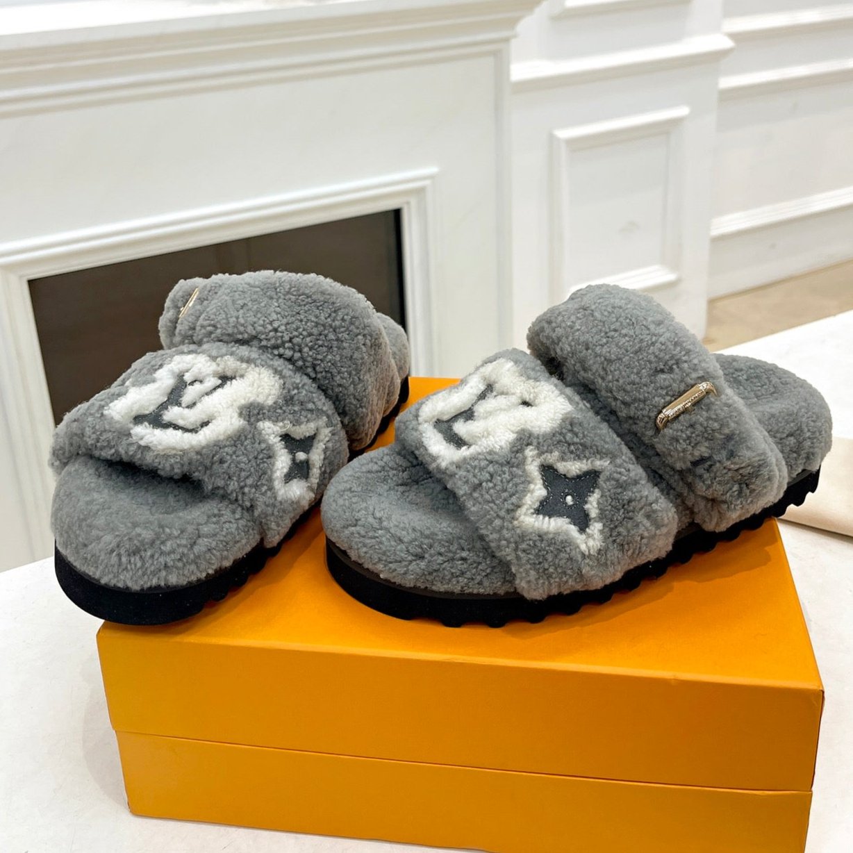DAD SANDAL MULE IN SHADOW GRAY MIX WHITE FLEECE、mysite、Cacoeks