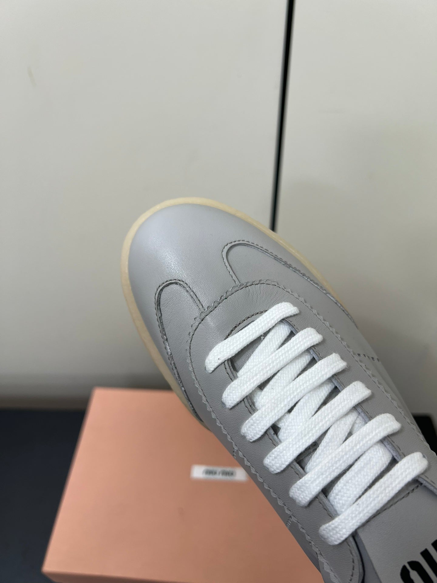 THICK-SOLED RETRO SNEAKERS IN PALE GRAY SMOOTH LAMBSKIN、mysite、Cacoeks