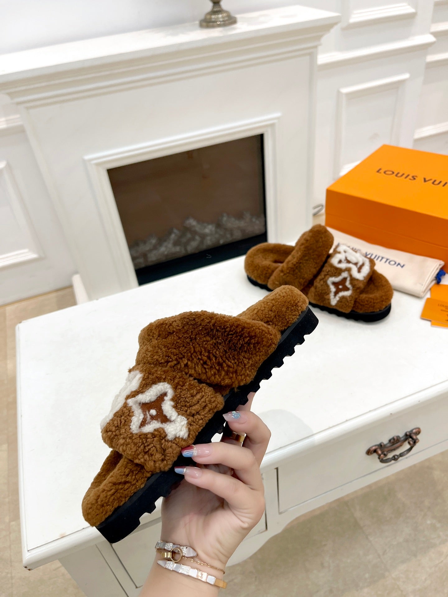 DAD SANDAL MULE IN CARAMEL BROWN MIX WHITE FLEECE、mysite、Cacoeks