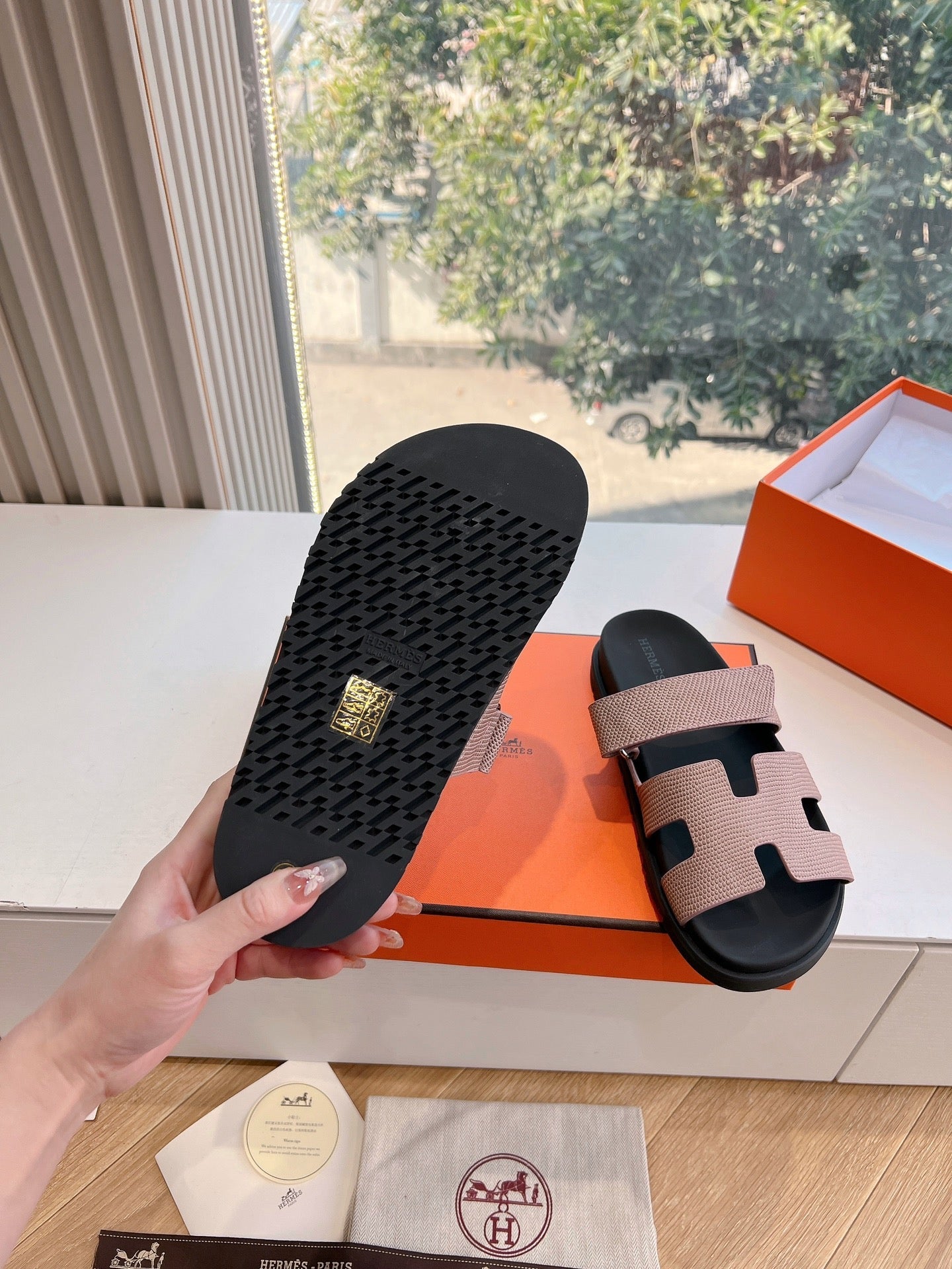 CHYPRE SANDAL IN PEACH PINK SHINY GRAINED CALFSKIN、mysite、Cacoeks