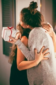 抱礼物图片免费下载,抱礼物设计素材大全,抱礼物模板下载,抱礼物图库-图行天下素材网 抱礼物图片免费下载,抱礼物设计素材大全,抱礼物模板下载,抱礼物图库-图行天下素材网